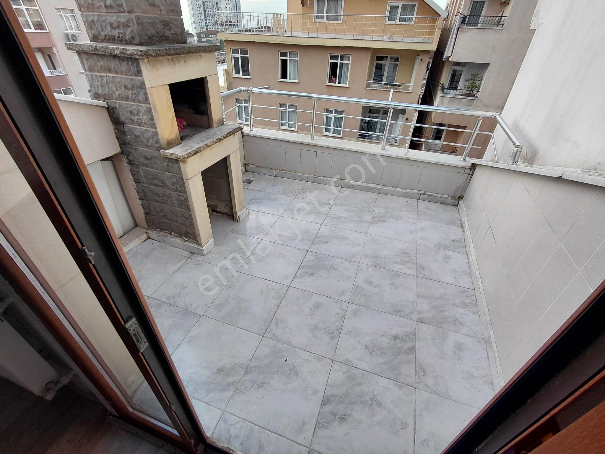 Cadde Üzerinde Ulaşım Sorunsuz Manzaralı 1+1 Kiralık Teras Kat - Görsel 5