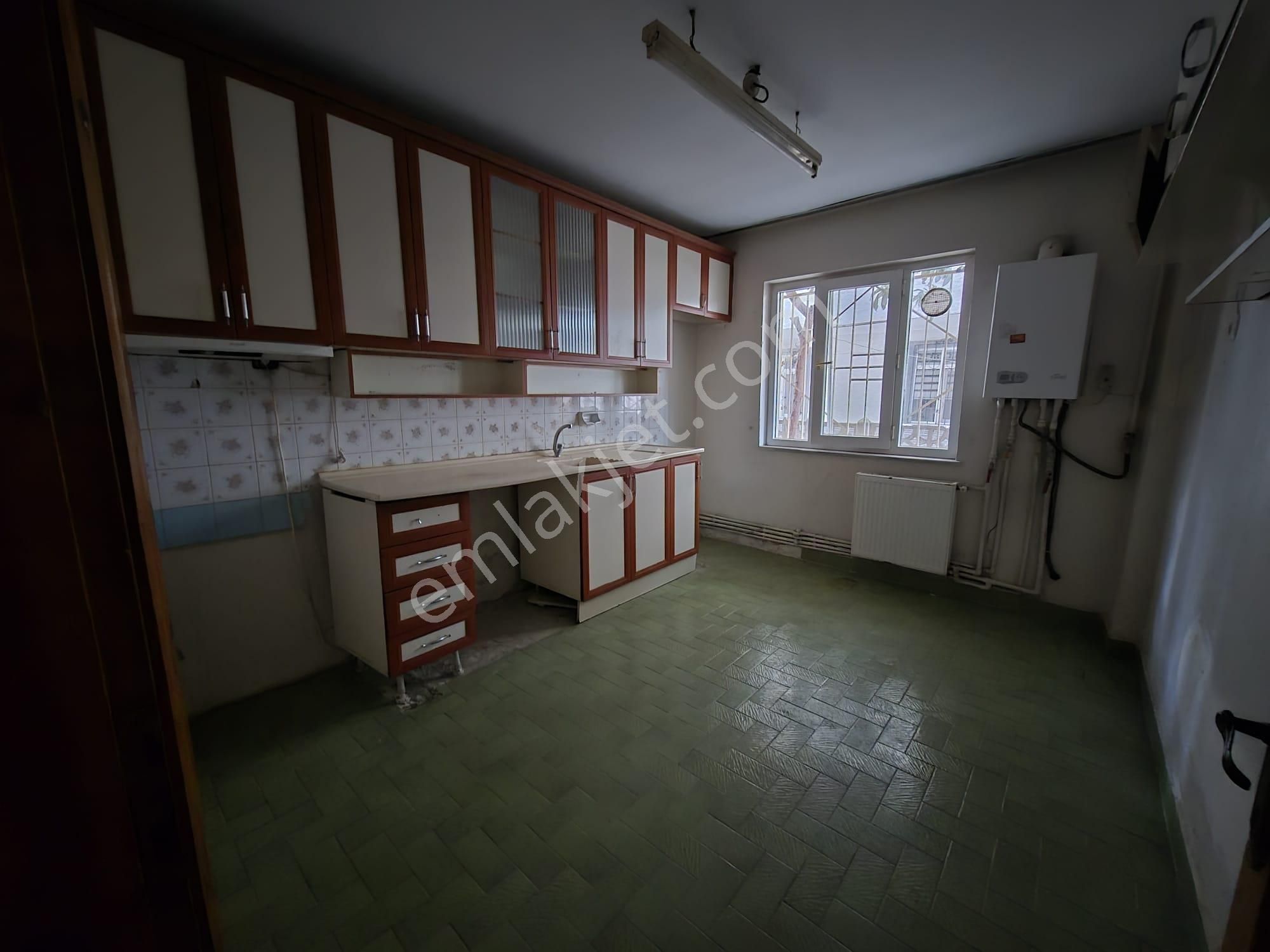 İnegöl Merkezde Burhaniye Mahallesinde Kiralık Daire 3+1 Zemin - Görsel 11