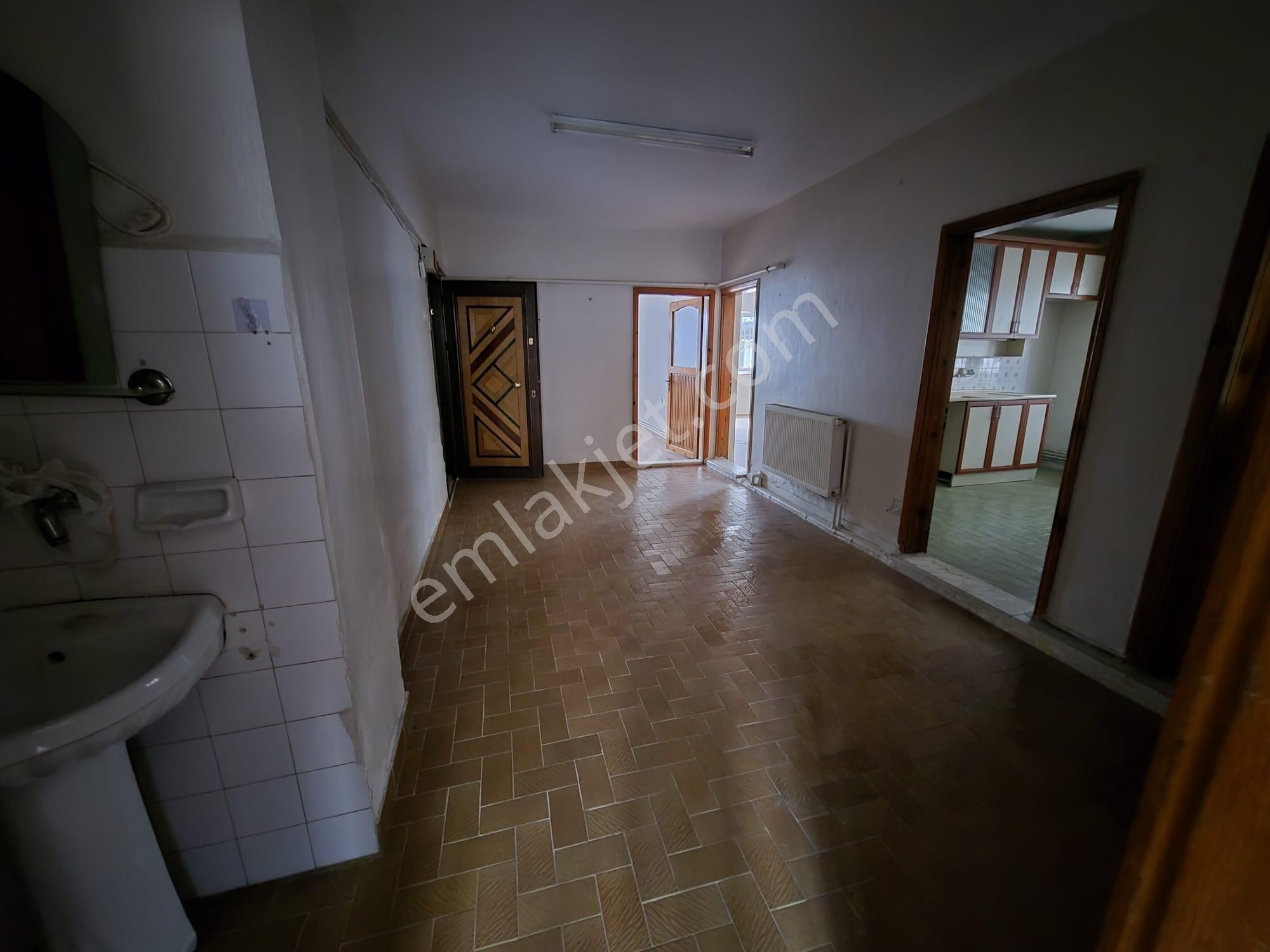 İnegöl Merkezde Burhaniye Mahallesinde Kiralık Daire 3+1 Zemin - Görsel 10