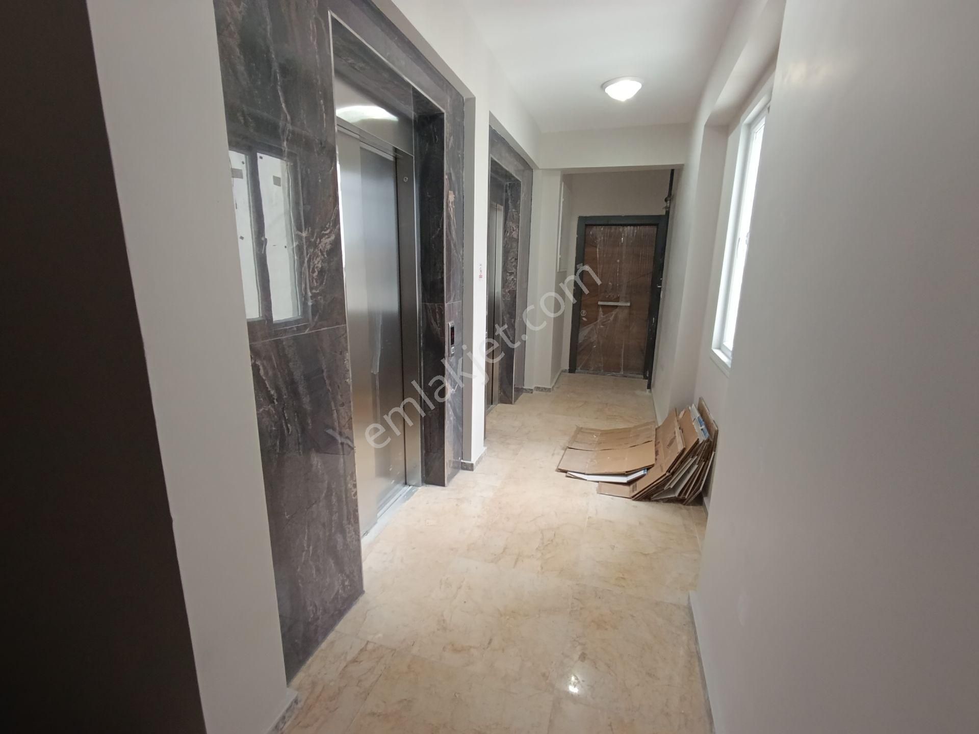 Pendik Esenyalıda Satılık 2+1 Asansör Otoparklı Ana Cadde Paralel Lüks Daire - Görsel 26