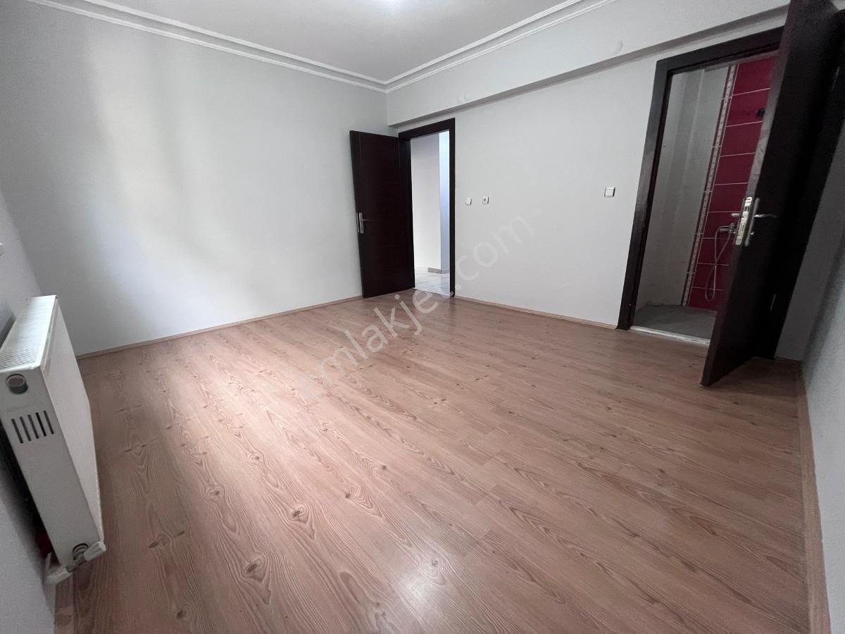 Mareşal Çakmak Mah.de Asansörlü E..banyolu 130m2 3+1 Daire - Görsel 12
