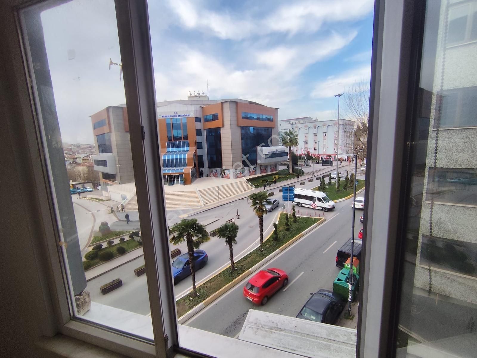 Azmir'den Belediye Karşısı Satılık 22 M2 Ofis For Sale Office - Görsel 8