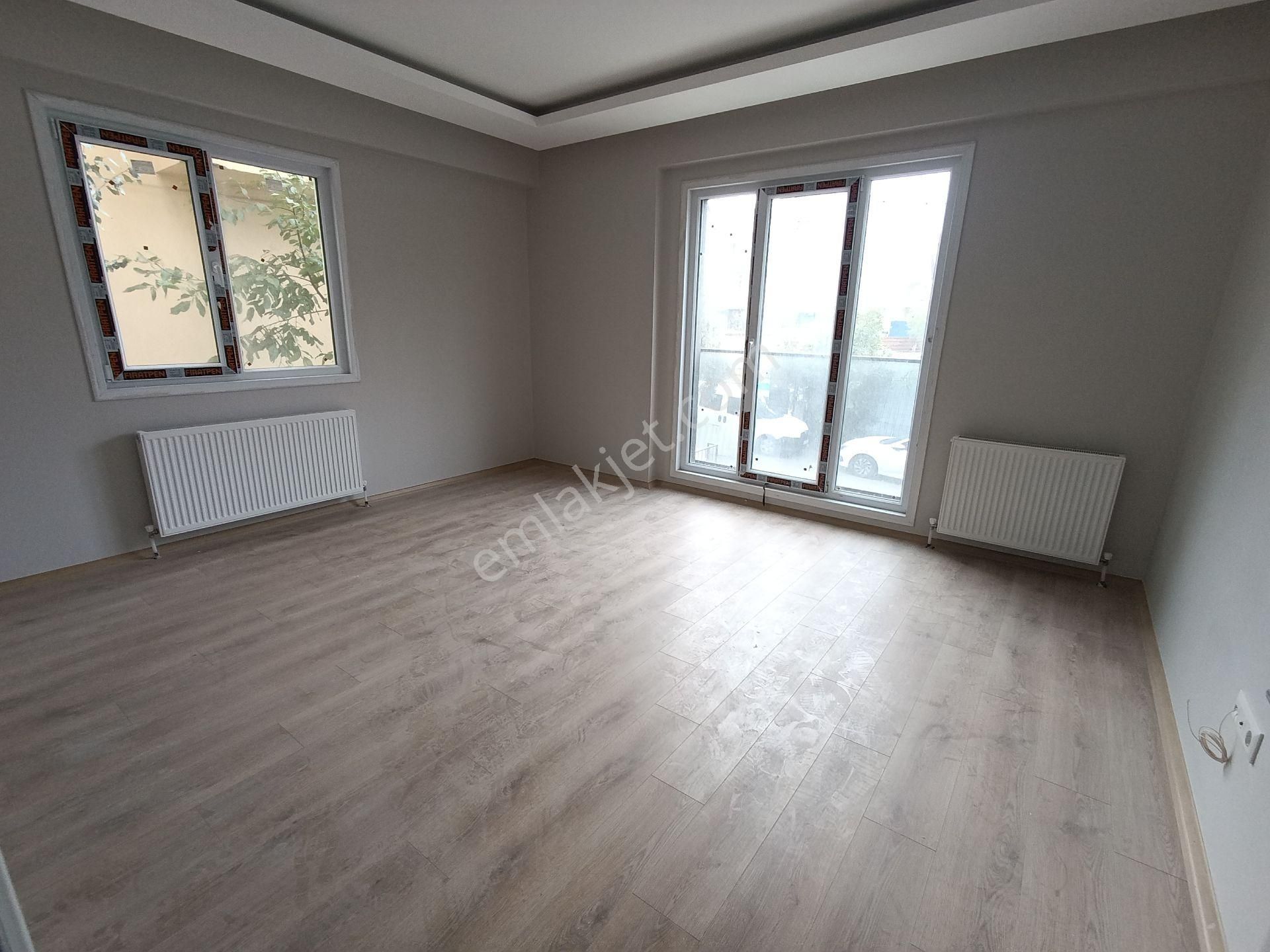 Pendik Esenyalıda Satılık 3+1 Asansör Otoparklı Ana Cadde Paralel Lüks Daire - Görsel 2