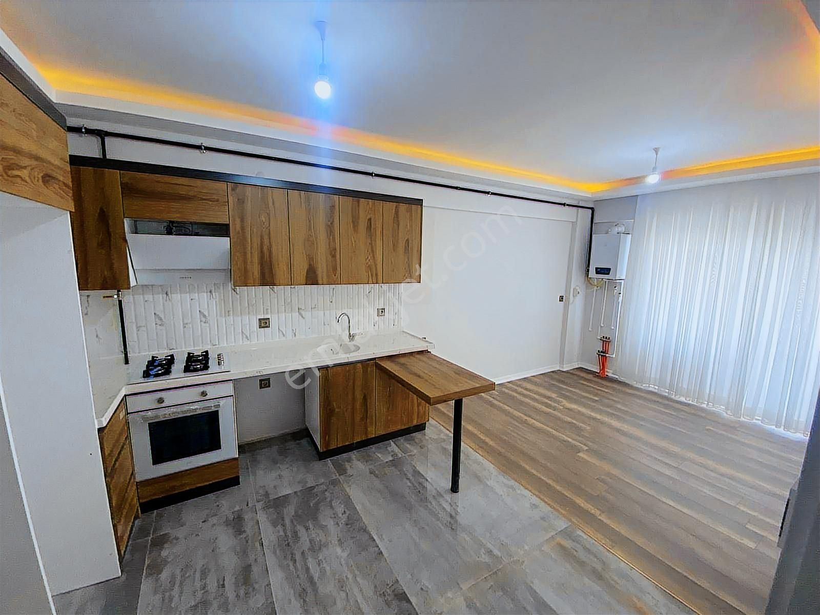 Dumlupınar Mahallesinde İskanlı Katta Full Yapılı Satılık Daire