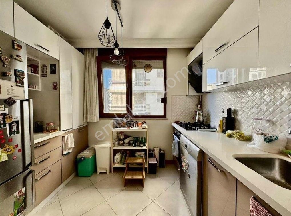 Tüccarbaşı'nda Erenköy Marmaray'a Yakın İakanlı 3+1 Satılık Daire