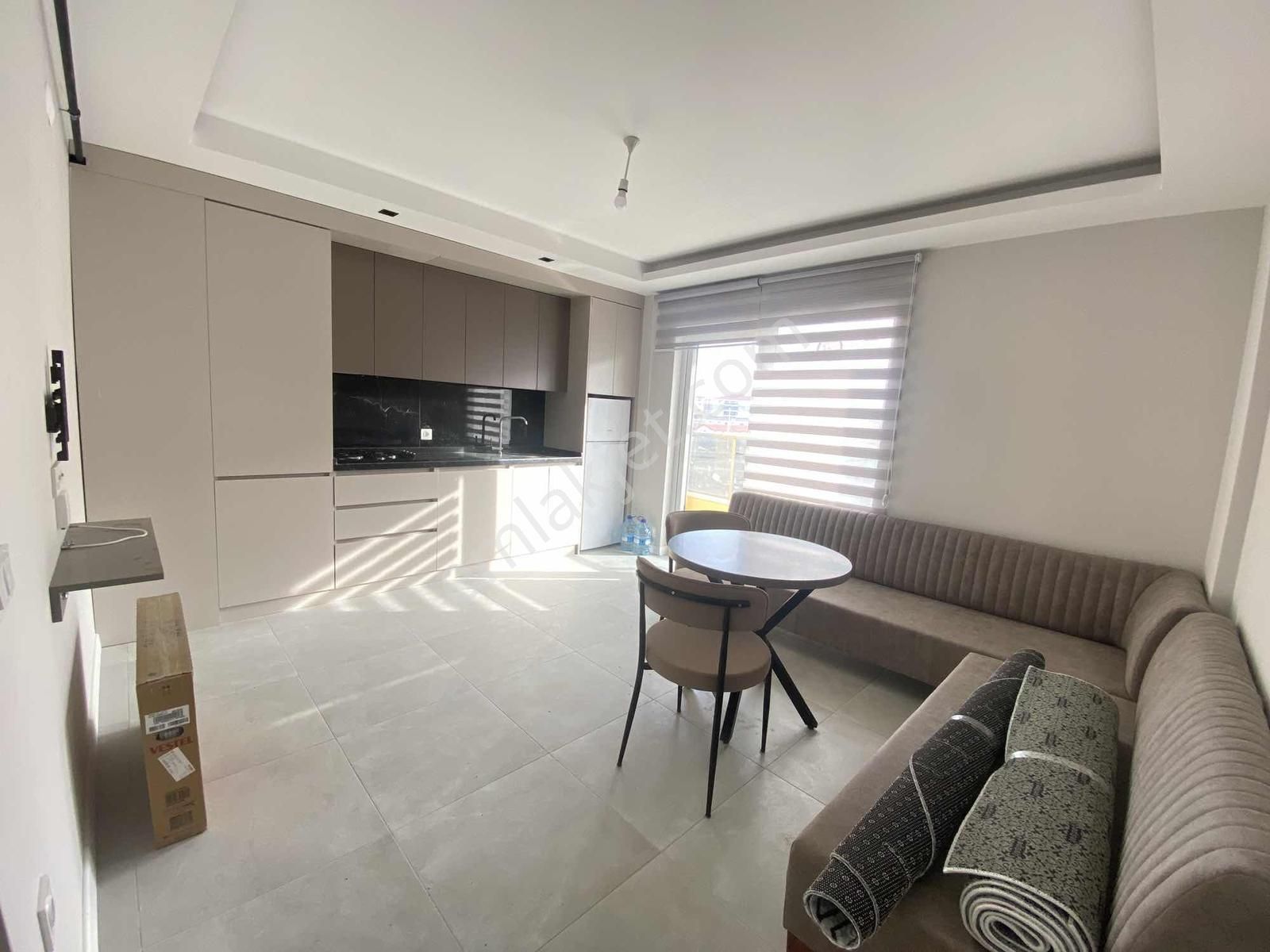 Esenboğa Mahallesinde Cadde Üzeri Full Eşyalı Satılık Daire