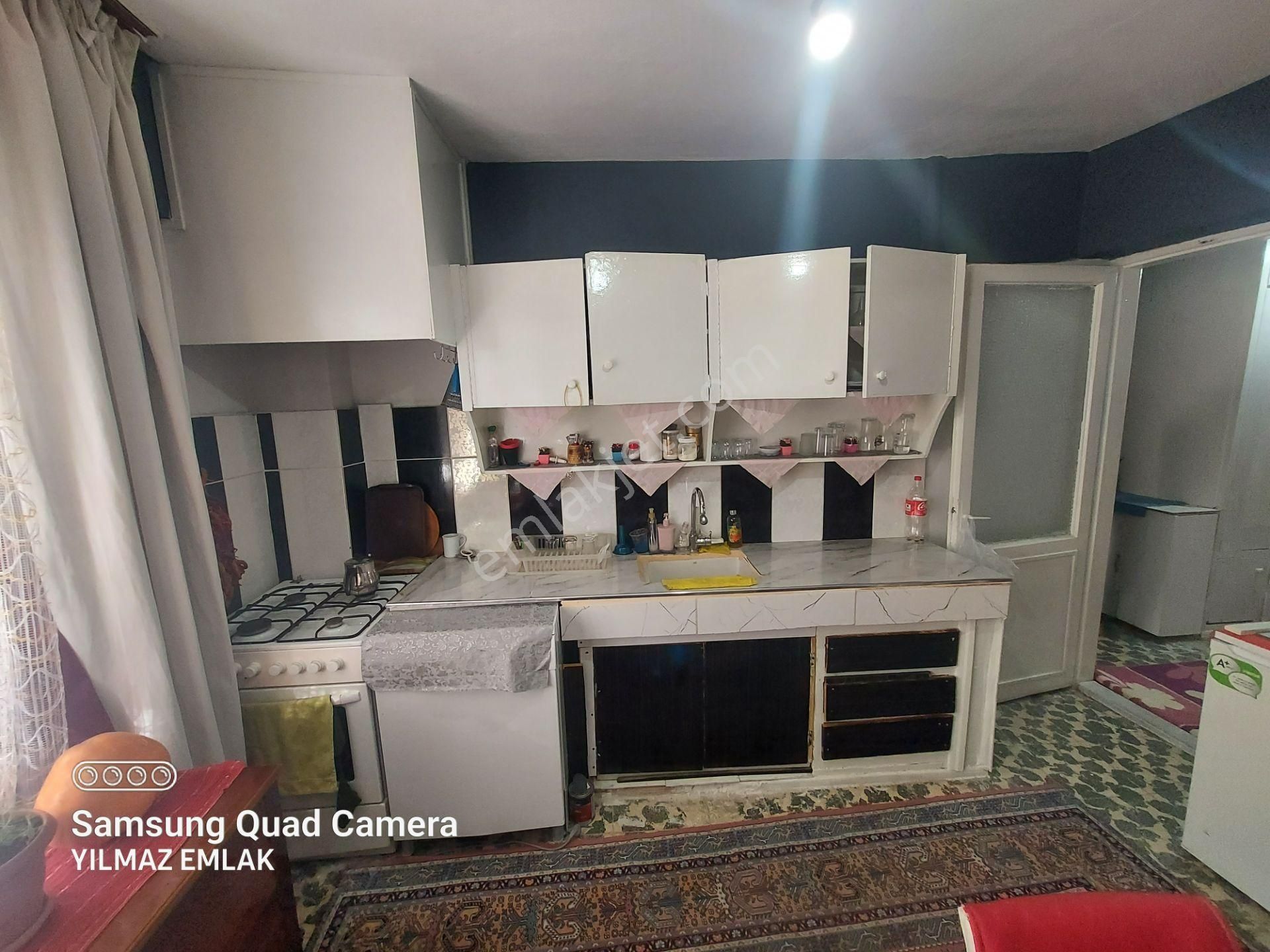 Cumhuriyet Mahallesinde Satılık Ara Kat 3 + 1 Daire