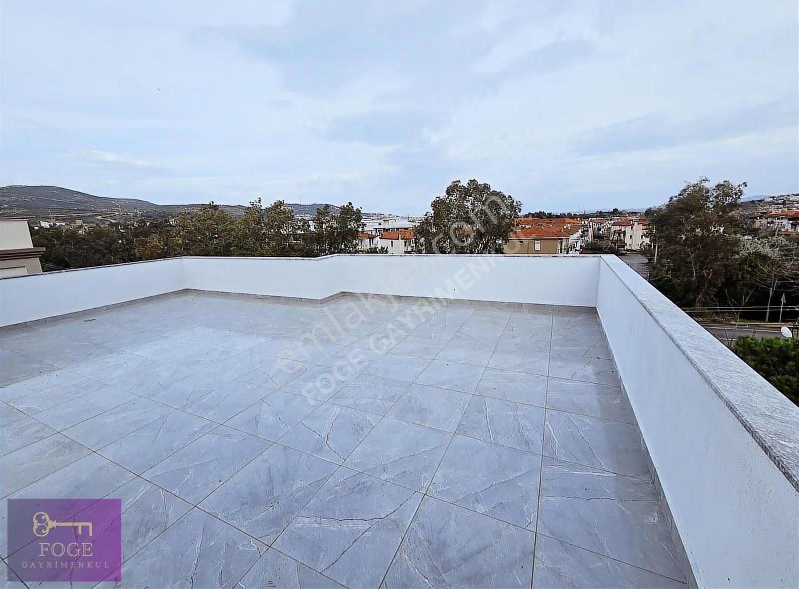 Yenifoça'da Gözde Konumda Sıfır Kiralık Açık Teraslı 2+1 Daire - Görsel 2