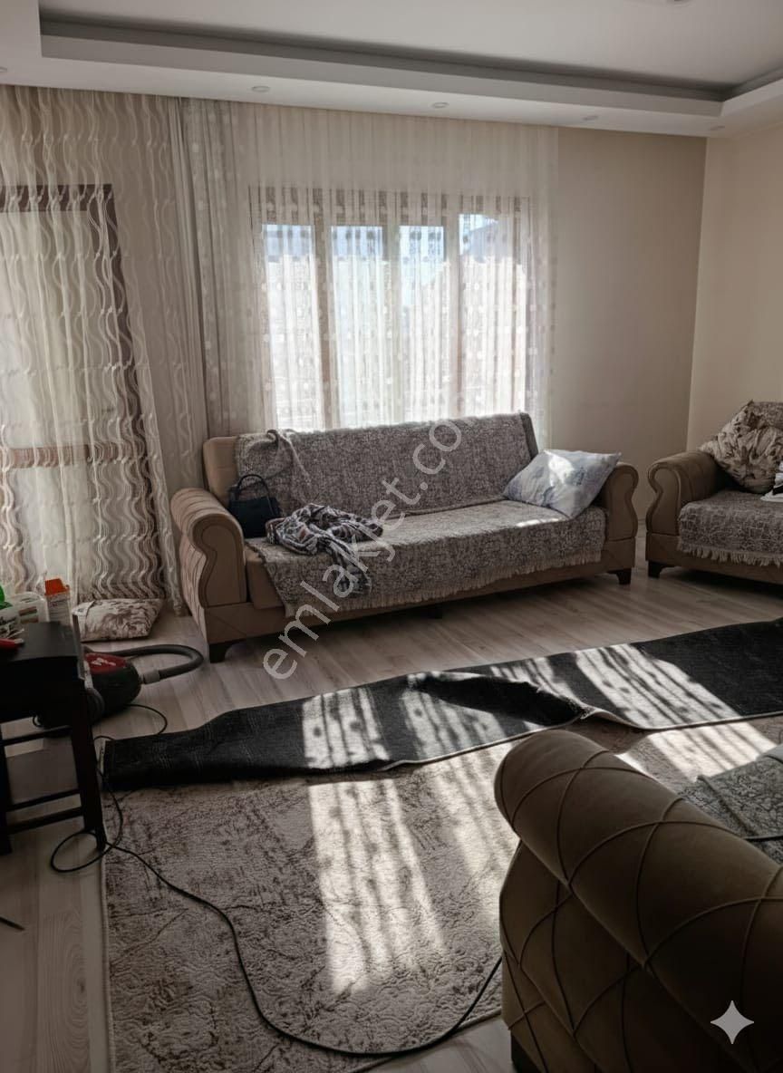 Turgutlu Satılık Yedi Eylül Mah 120m2 3+1 Oda 2. Kat Doğalgazlı Balkonlu 6 Yıllık Daire - Görsel 2