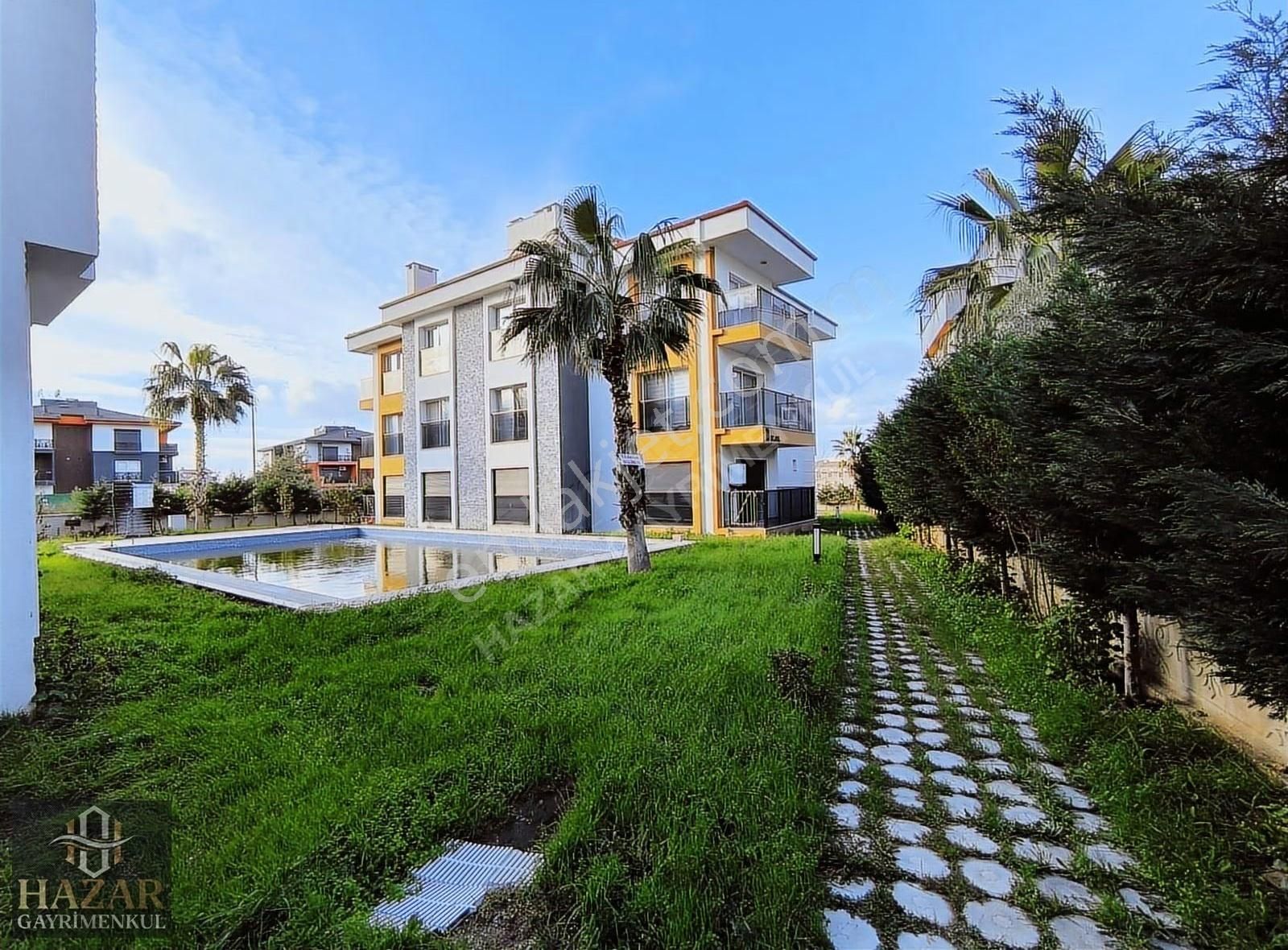 Kuşadası Davutlar Merkezde Havuzlu Sitede 2+1 Lüks Daire