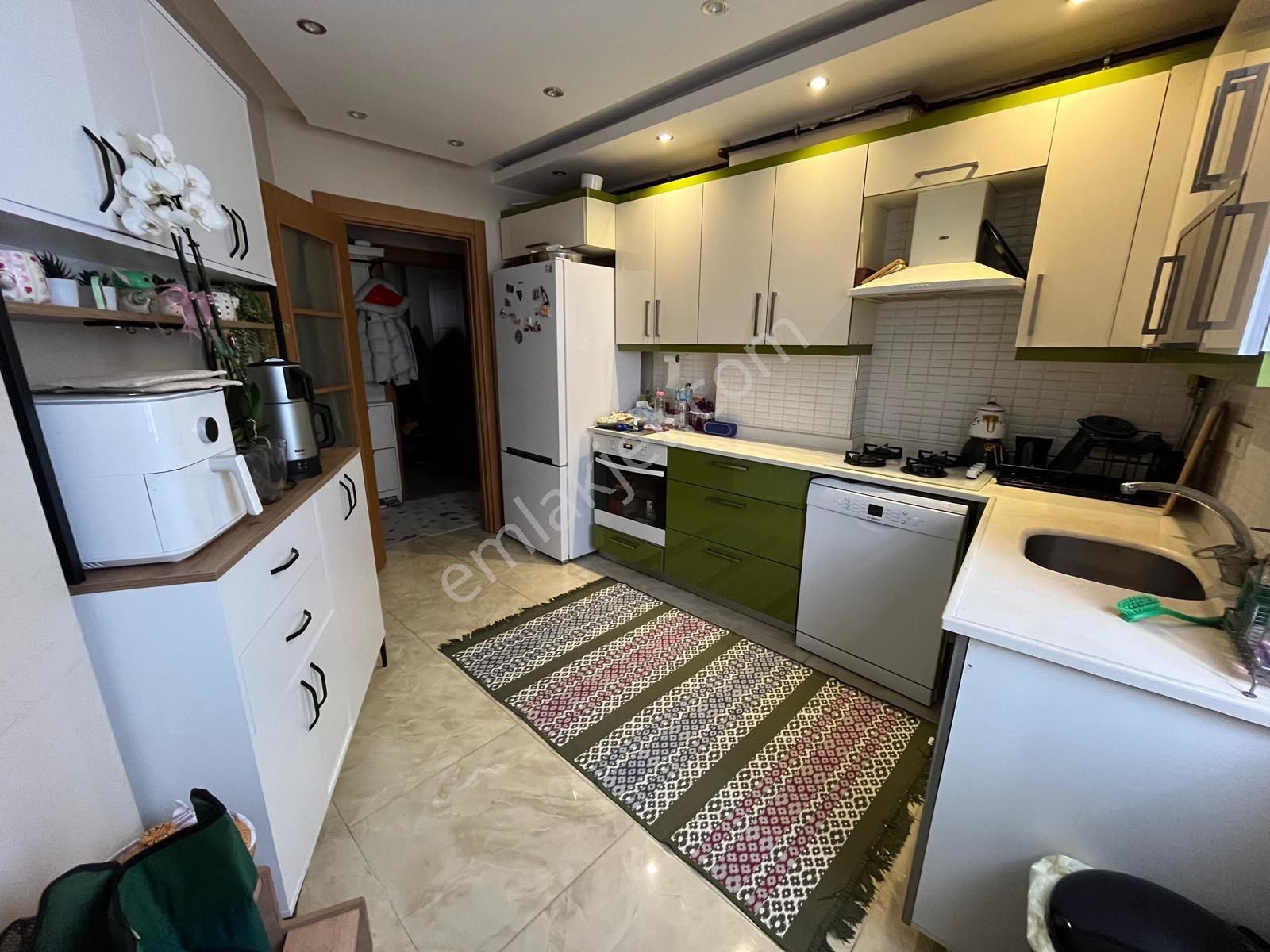 İmren Gayrimenkulden Satılık 1+1 65 M2 Ön Cephe Balkonlu Yüksek Giriş Metrobüse Yakın - Görsel 16