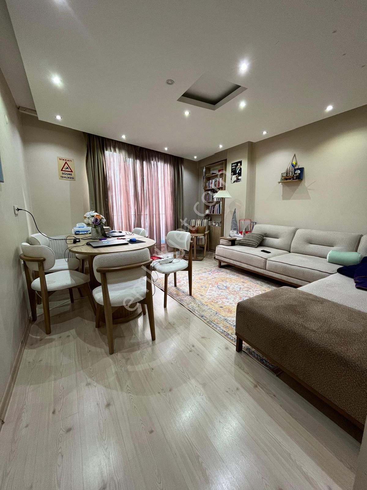 İmren Gayrimenkulden Satılık 1+1 65 M2 Ön Cephe Balkonlu Yüksek Giriş Metrobüse Yakın - Görsel 4