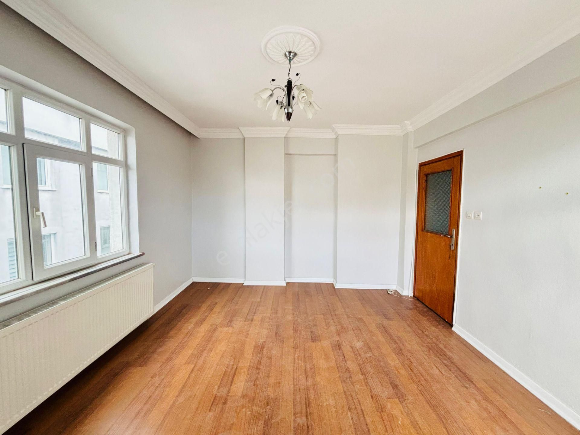 Güven'den Çarşı İçinde Okullar Bölgesinde Kupon 2+1 Daire