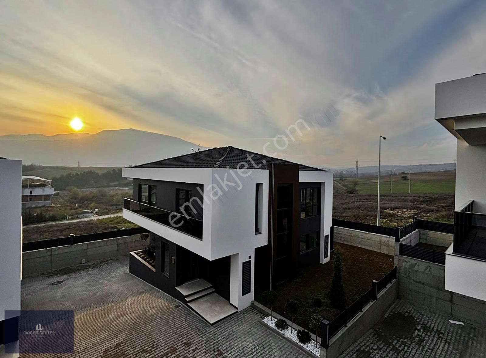 Magna'dan İnegöl'de Panaromik Lüx Satılık Villalar