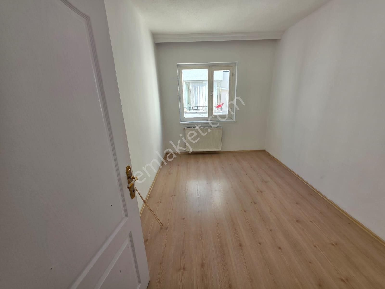 İstasyon Cad. Dibi Topçu Mah.de Arakat Güney Cephe 3+1 Kiralık - Görsel 26