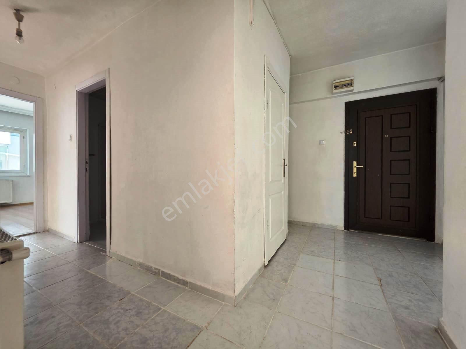 İstasyon Cad. Dibi Topçu Mah.de Arakat Güney Cephe 3+1 Kiralık - Görsel 6