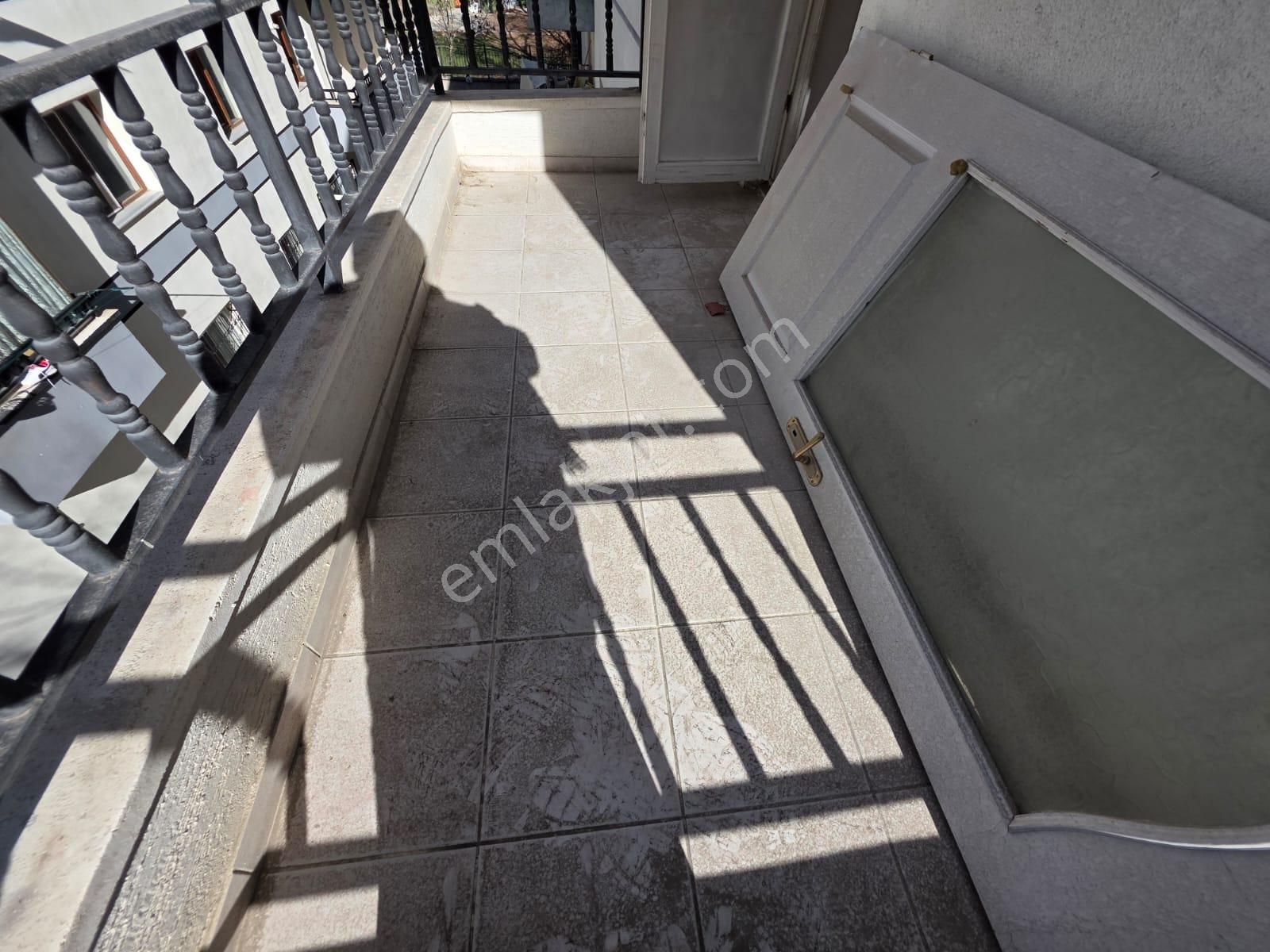 İstasyon Cad. Dibi Topçu Mah.de Arakat Güney Cephe 3+1 Kiralık - Görsel 19