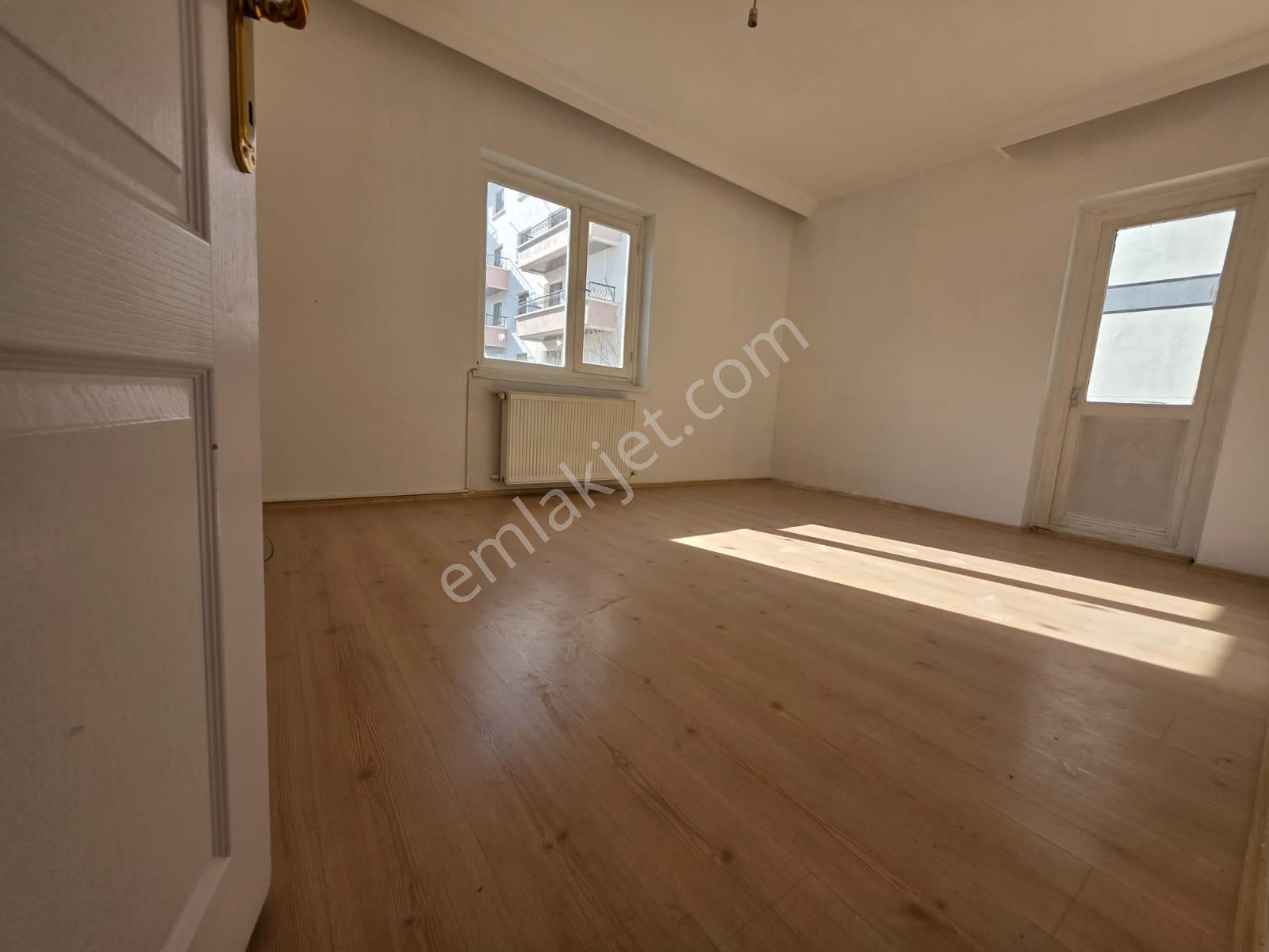 İstasyon Cad. Dibi Topçu Mah.de Arakat Güney Cephe 3+1 Kiralık - Görsel 7