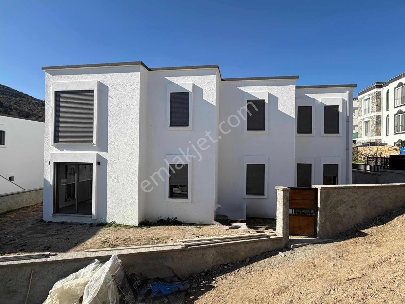 Bodrum Peksimette Projeden Satılık 3+1 Bahçe Katı Daire