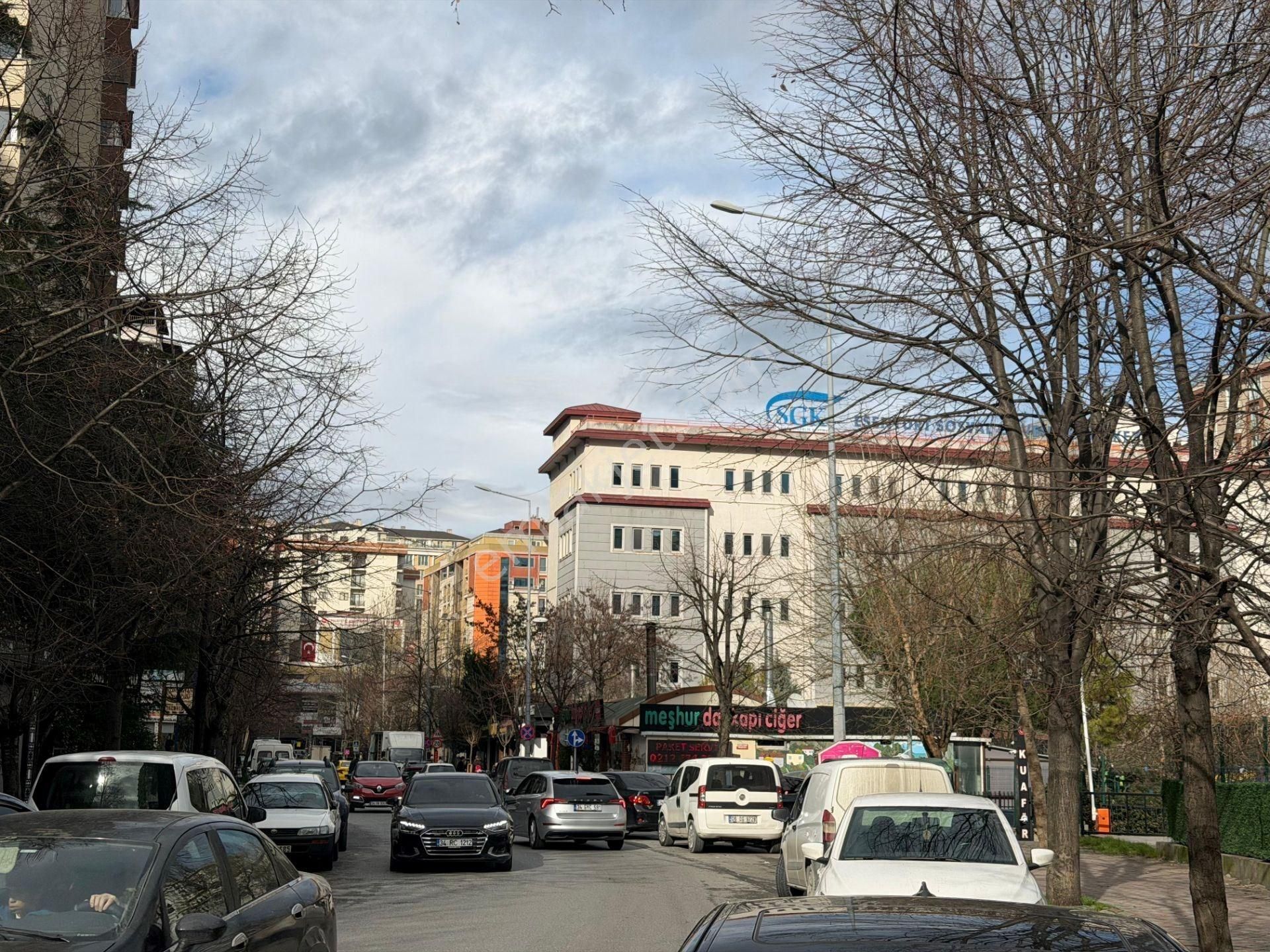 Beylikdüzü Metrobüse 10 Dk Mesafede Beylikdüzü Cumhuriyet Mah. 3+1 Boş Satılık Daire - Görsel 2
