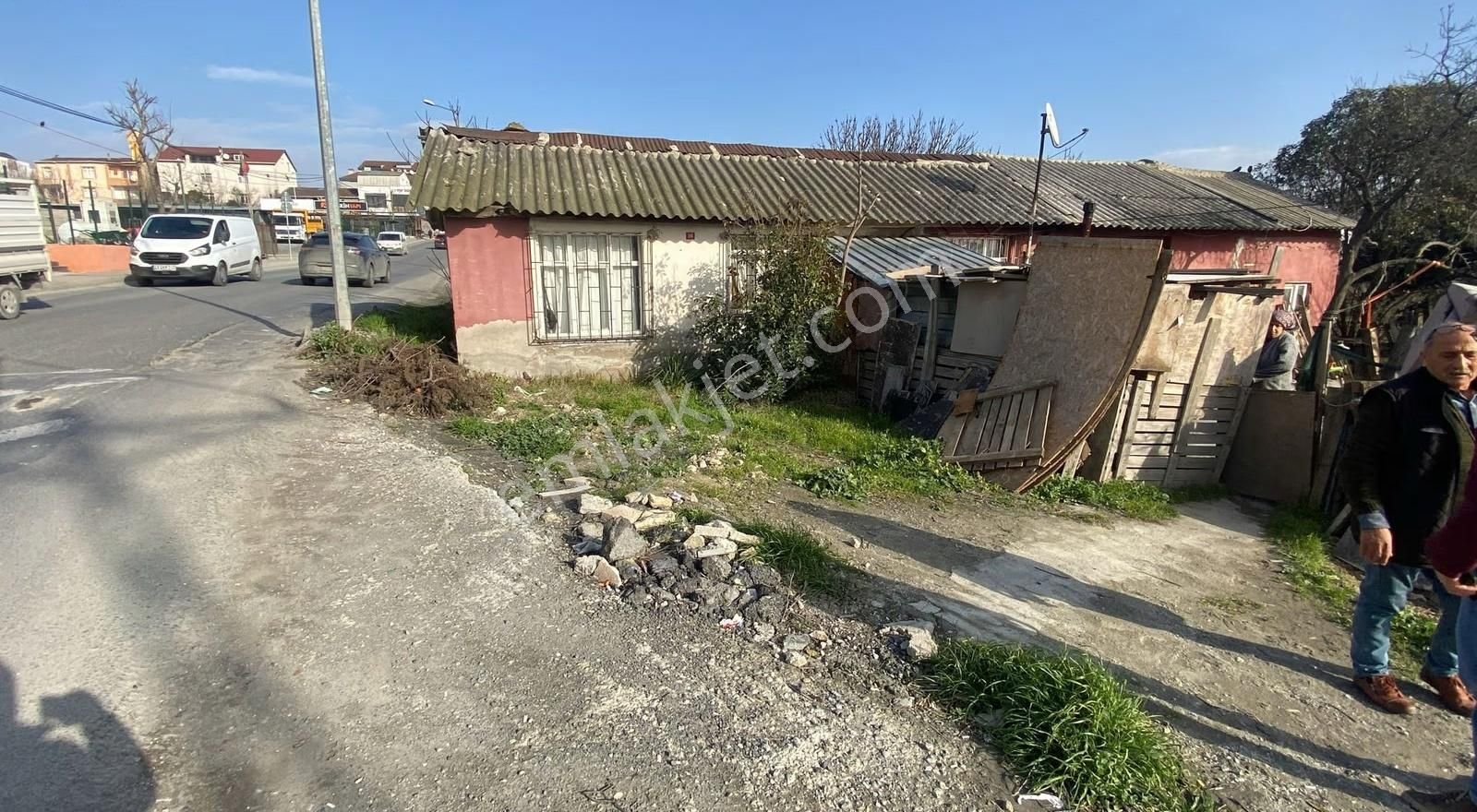 Deliklikaya 'da 1200m2 Ana Cadde Üzeri