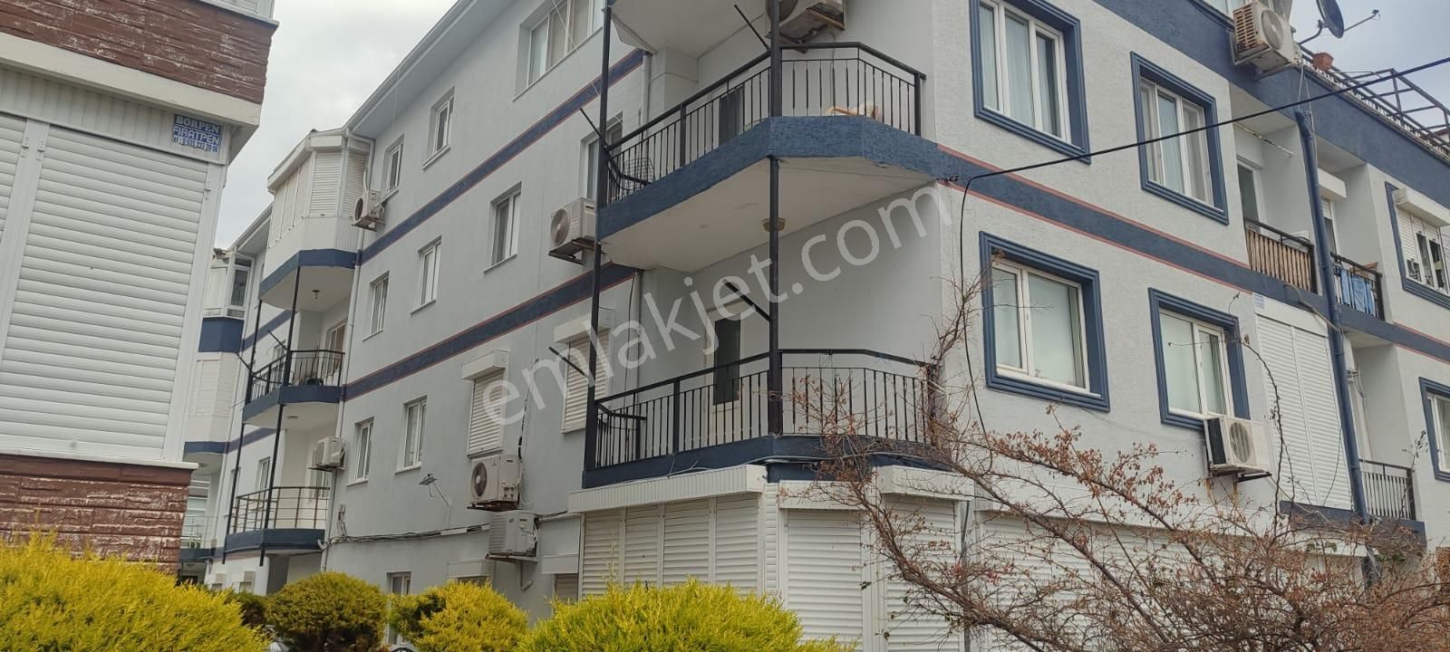 🏡 Ayvalık Sarımsaklı’da Merkezi Konumda, Zemin Üstü 1. Kat, Aydınlık Ve Balkonlu Daire