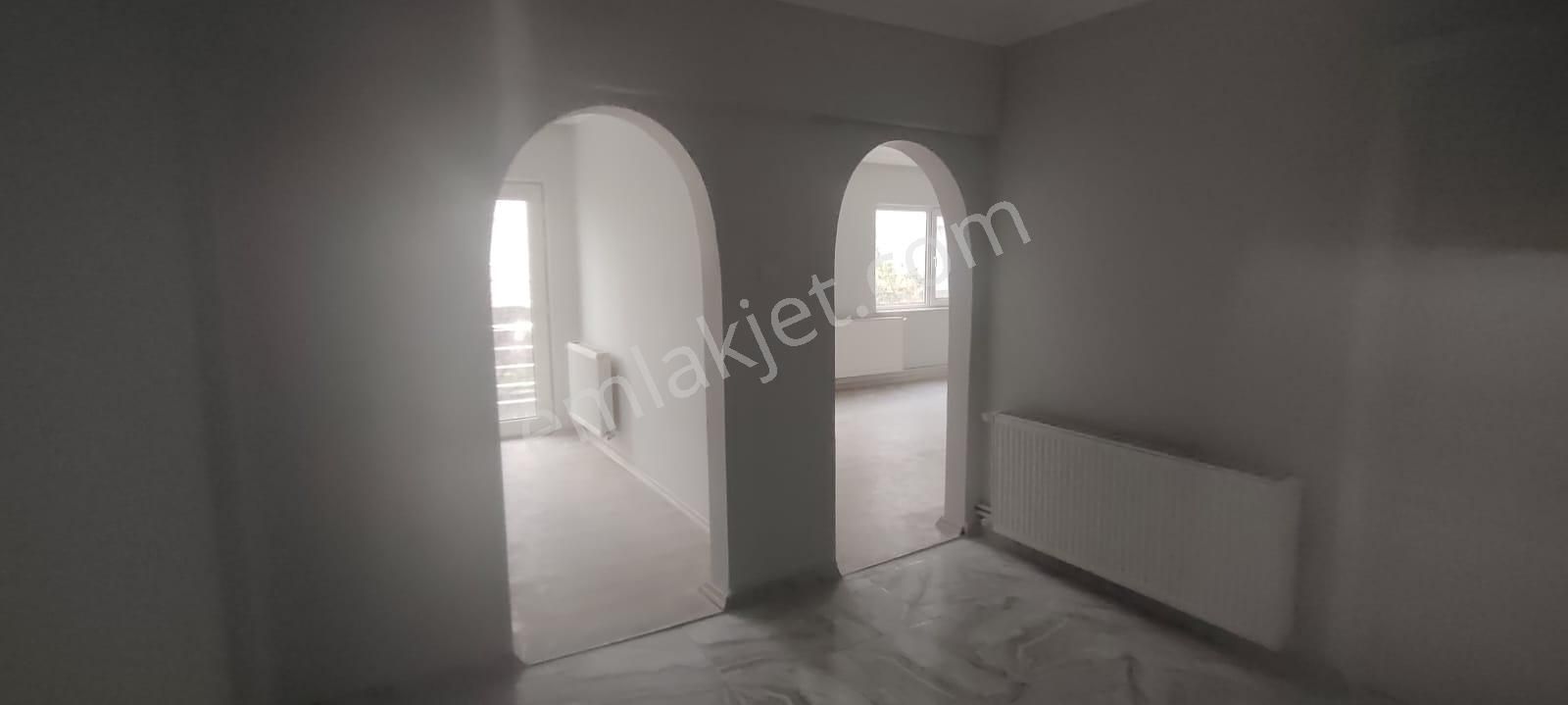 🏡 Ayvalık Sarımsaklı’da Merkezi Konumda, Zemin Üstü 1. Kat, Aydınlık Ve Balkonlu Daire - Görsel 6
