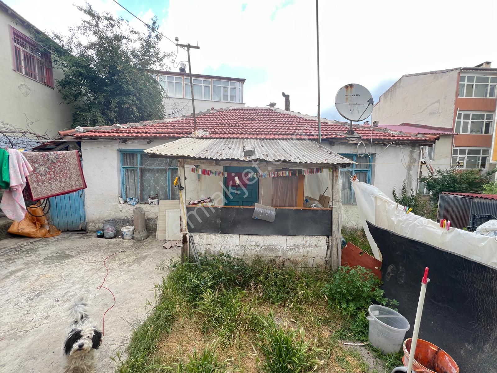 Akyüz Gayrimenkul Den; Ataturk Mah De 282 Mt2 Satılık Mustakıl Evlı Arsa