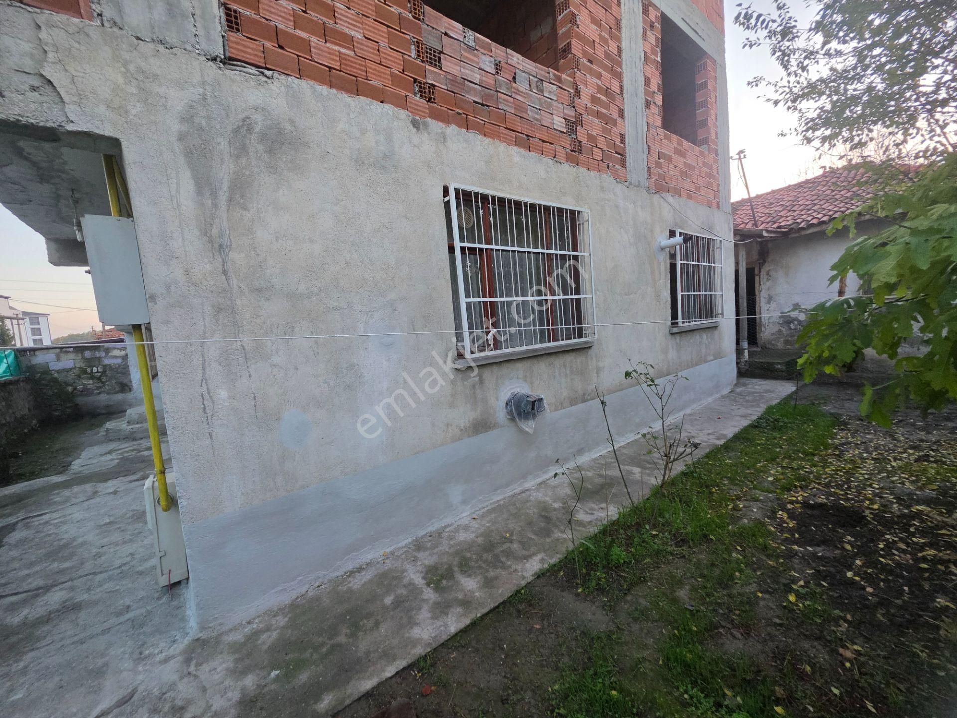 Mevlana Mahallesi'nde, 150 M2 Bahçeli, Müstakil Girişli 1+1 Ev