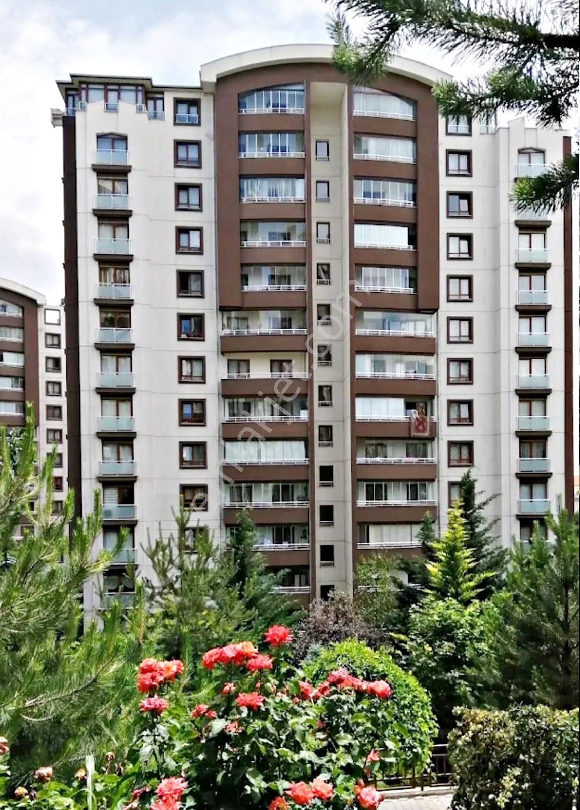 Ufuk Özdemir 'den Divan Konutlarında Full Yapılı 3+1 Daire