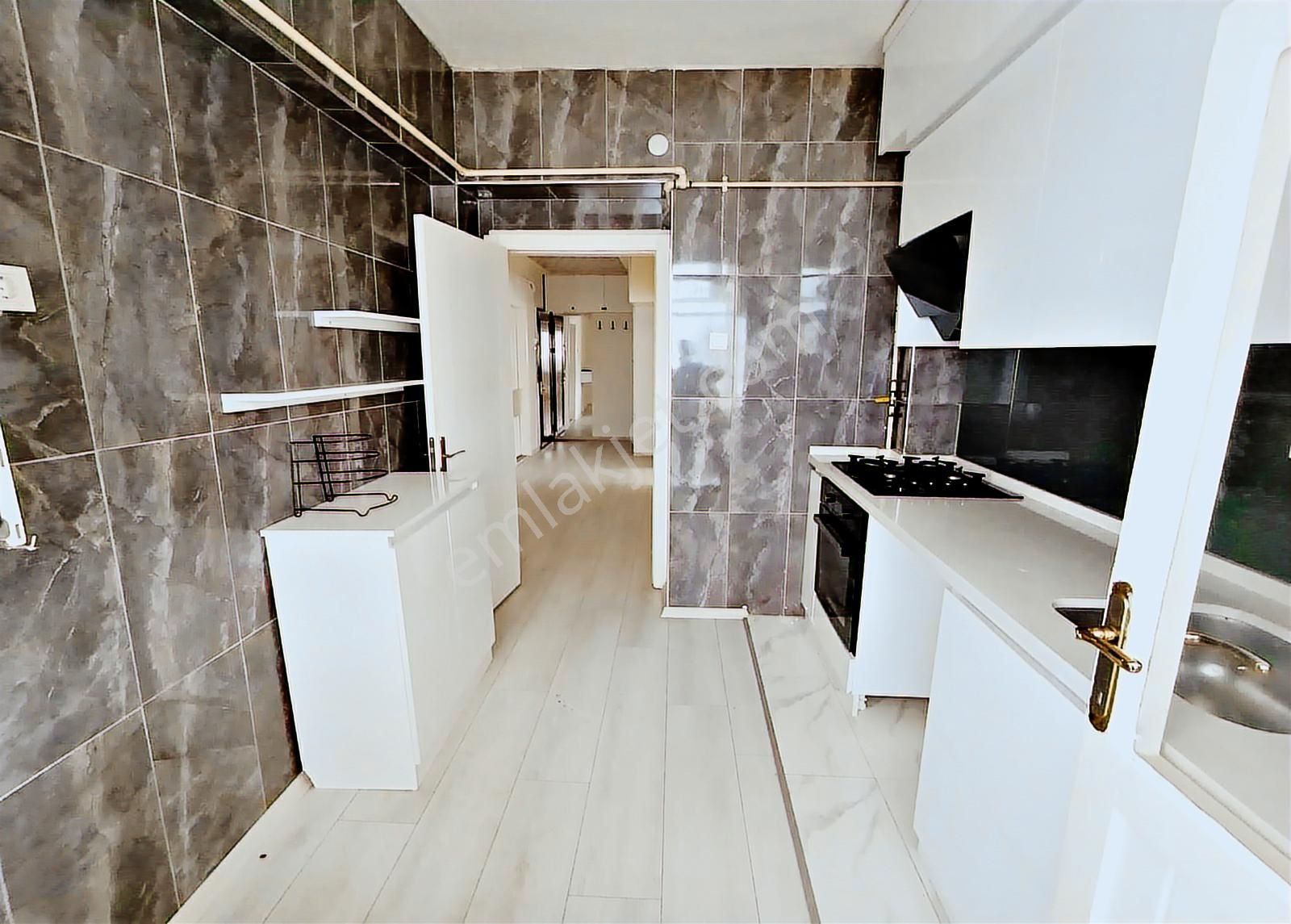 Ufuk Özdemir'den Gazino Ve Metro Yakını 3+1 Yüksek Giriş Daire - Görsel 3