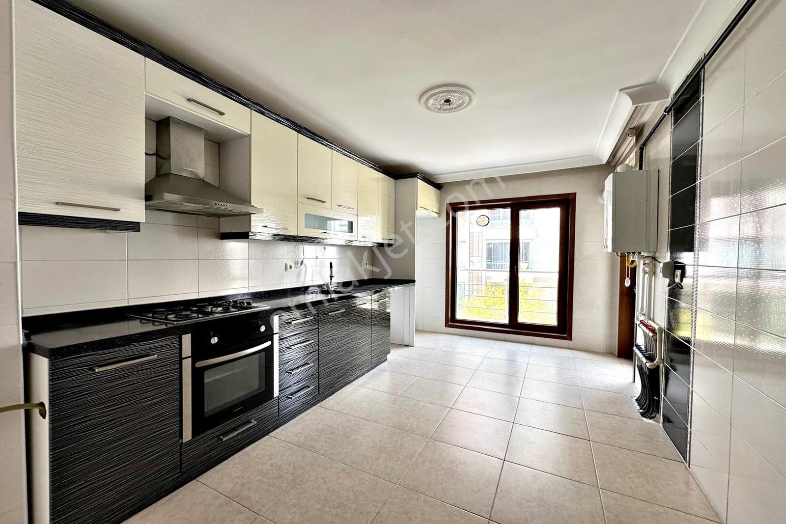 Ufuk Özdemir'den 4+1 Asansörlü Lüks Daire!