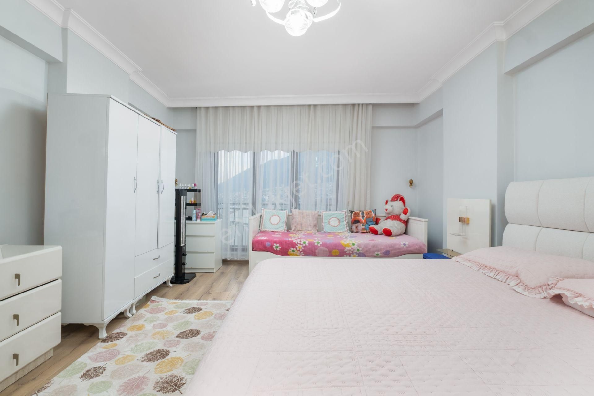 Bursa'nın Merkezinde Full Eşyalı Manzaralı 7 Yaşında Dubleks Daire - Görsel 15