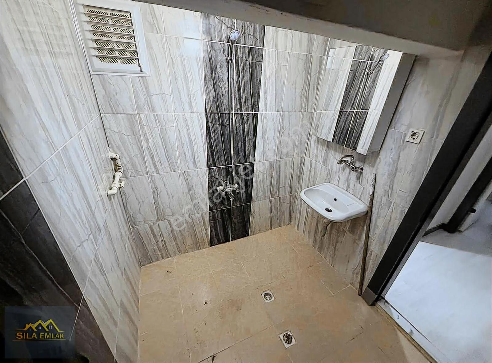 Atatürk Mh Merkezi Konum 3+1 Kilerli Full Yapılı Geniş Bahçe Kat - Görsel 16