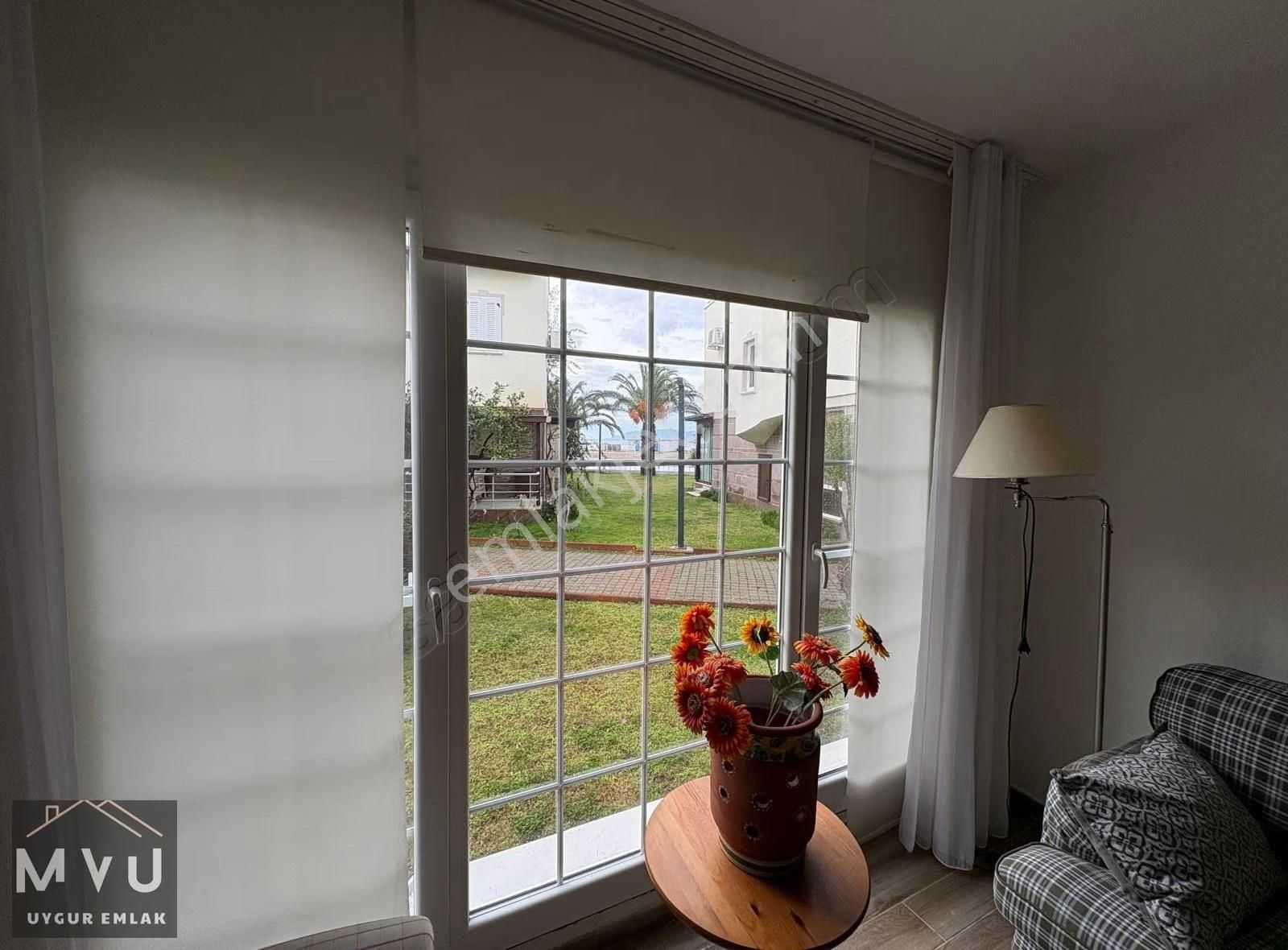 Havuzlu Sitede Deniz Manzaralı Villa - Görsel 8