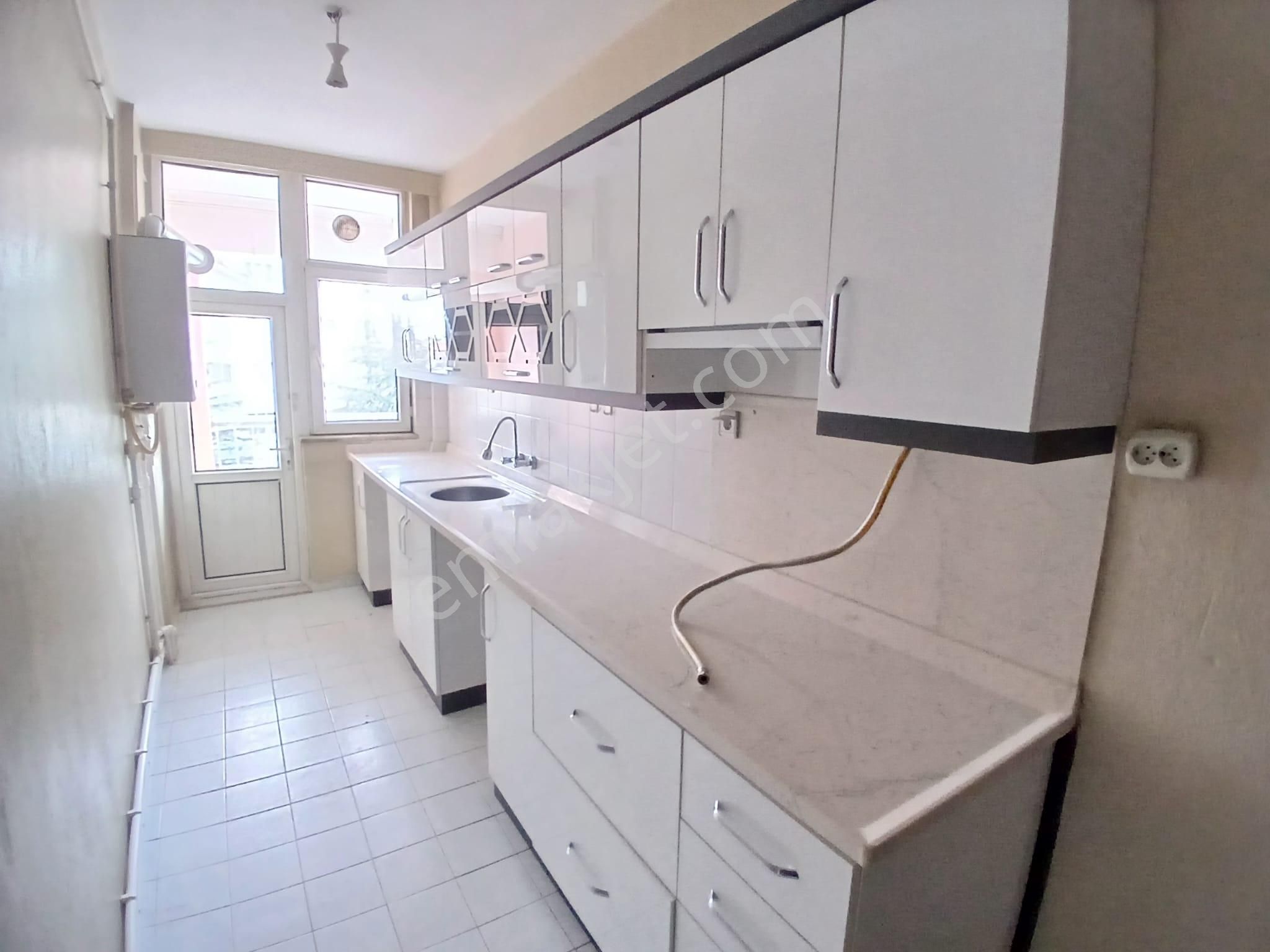 Akçay Emlak'tan Akşehir Stadyum Civarında Asansörlü Bakımlı Kiralık 3+1 Daire