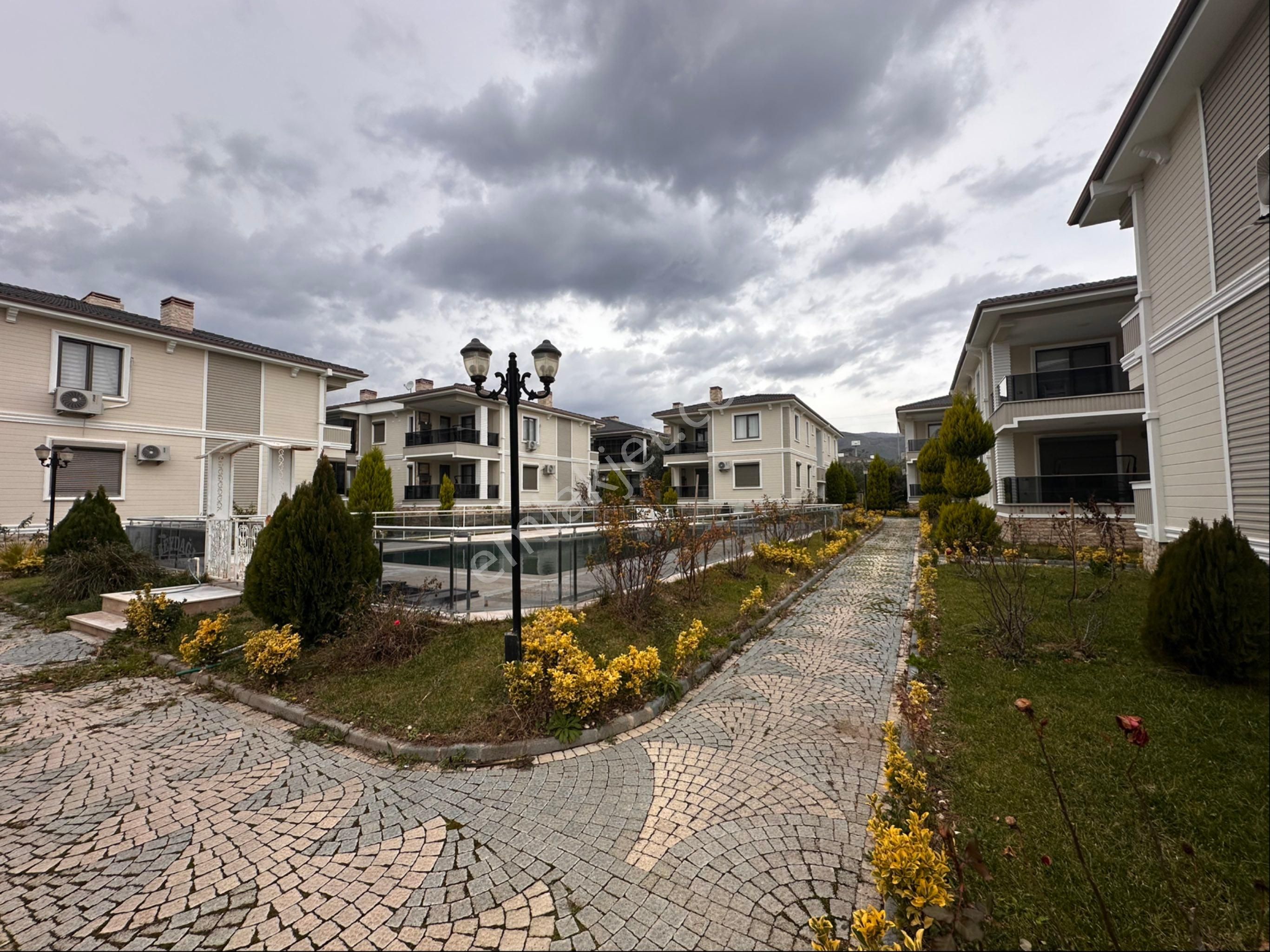 Altınoluk Narlı Mahallesinde Ultra Lüks Site İçerisinde Eşyalı 2+1 Satılık Daire - Görsel 2
