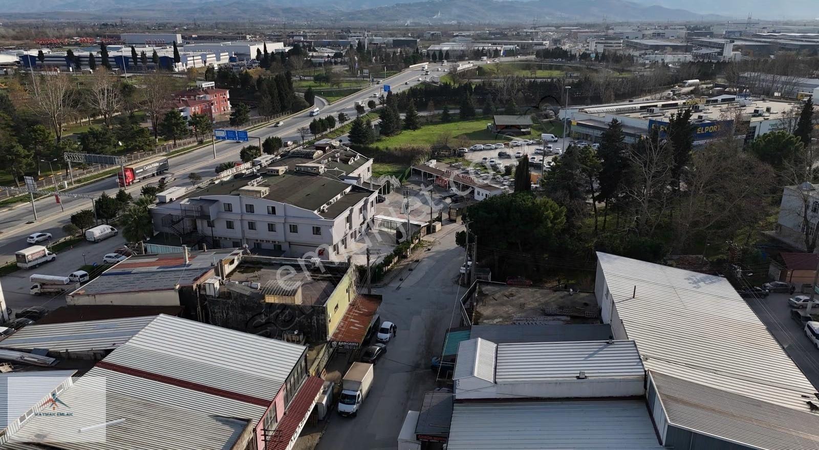 Kaymak Emlaktan Günay Mobilyacılar Sanayisinde Kiralık Dükkan - Görsel 11