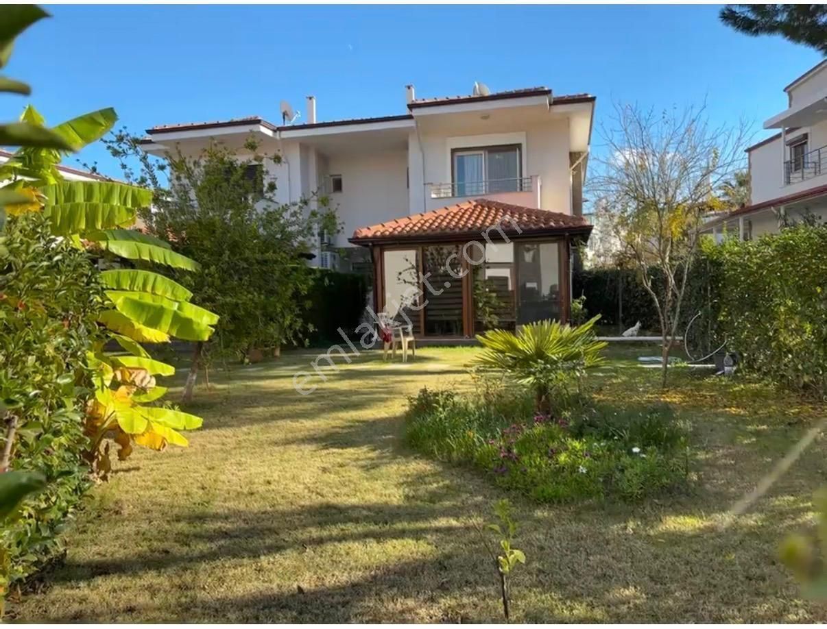 Kuşadası Soğucak Bölgesinde Satılık 4+1 Villa