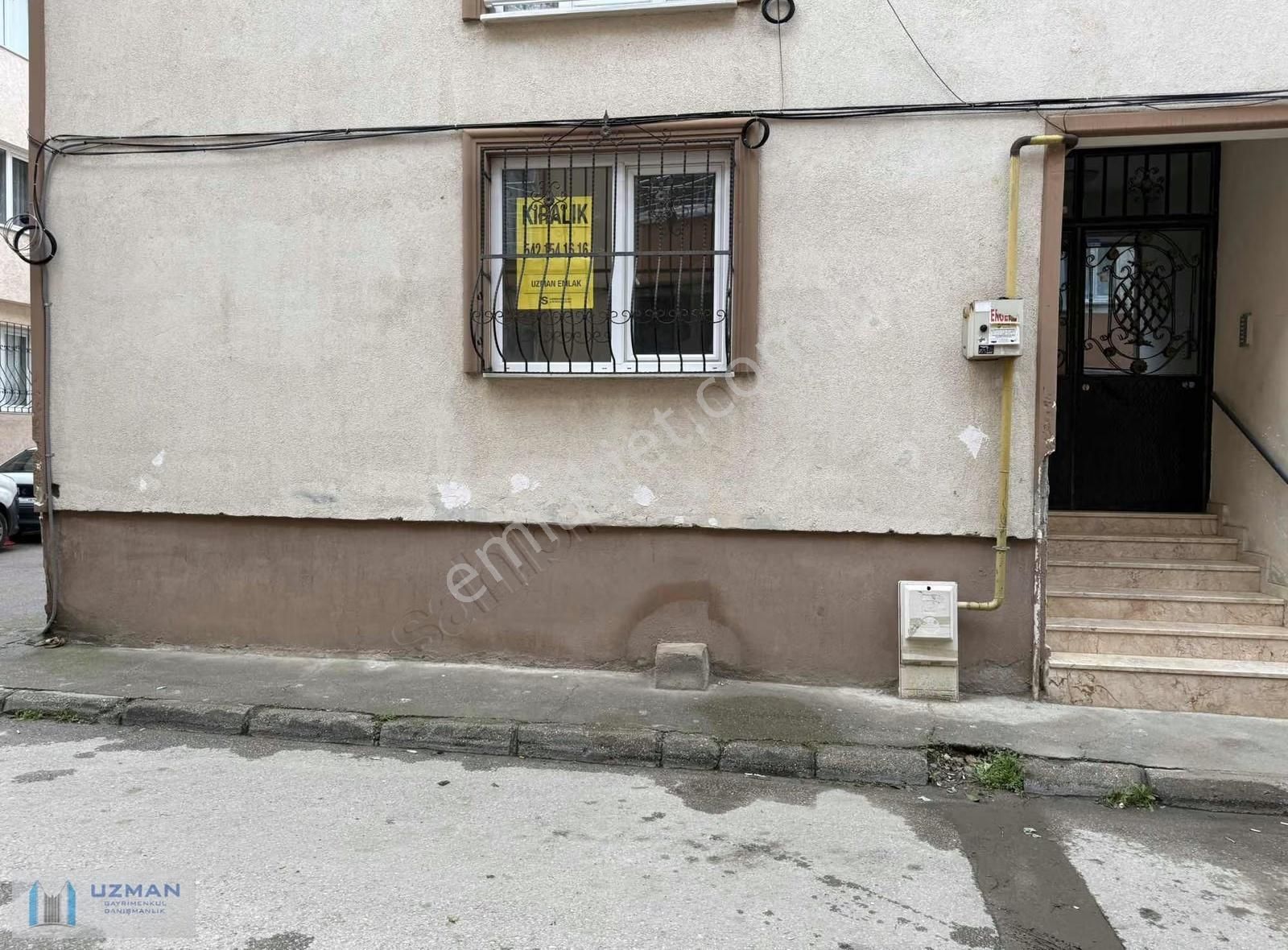 Uzman'dan 35 Lik Yola Yakın Mesafede 2+1 Köşe Daire