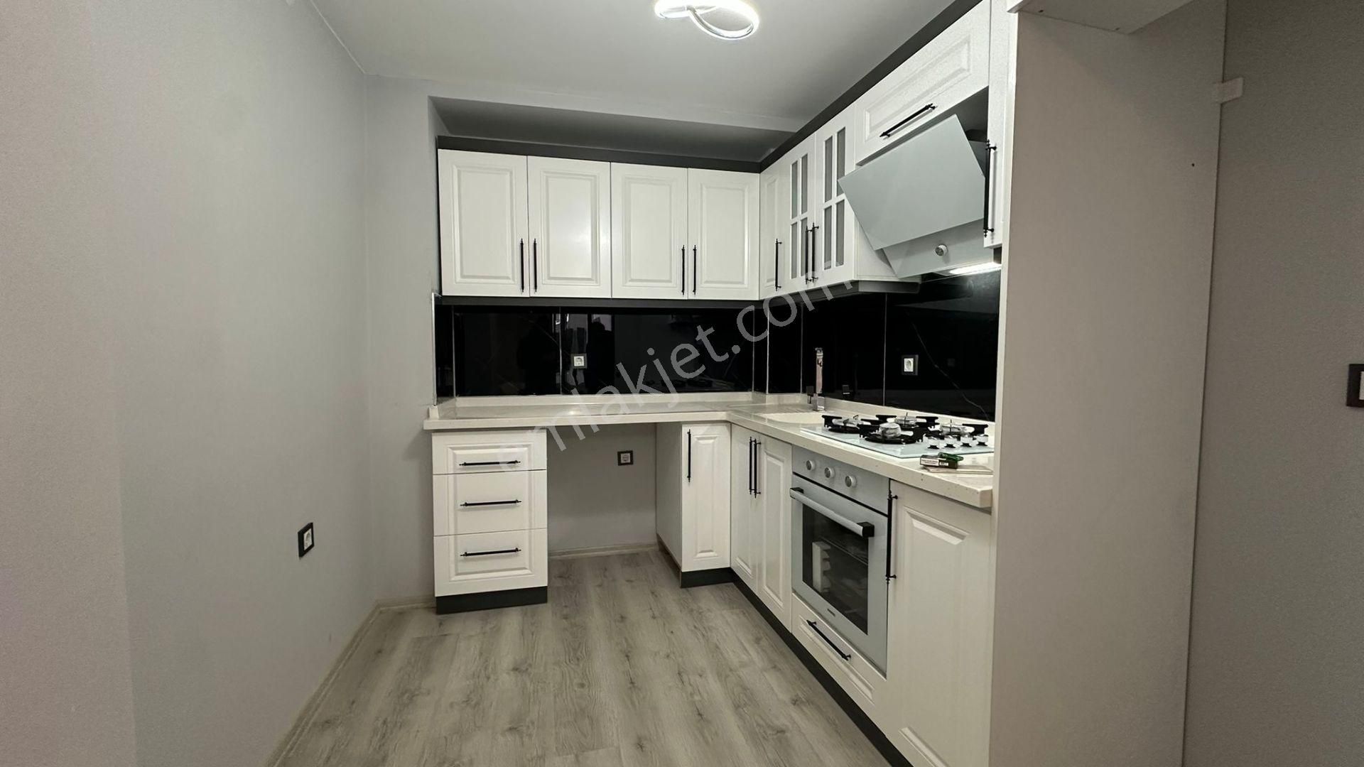 Parstan Tuzcumuratta Sıfır Eşyalı Doğalgazlı Asansörlü Lüks 1+1