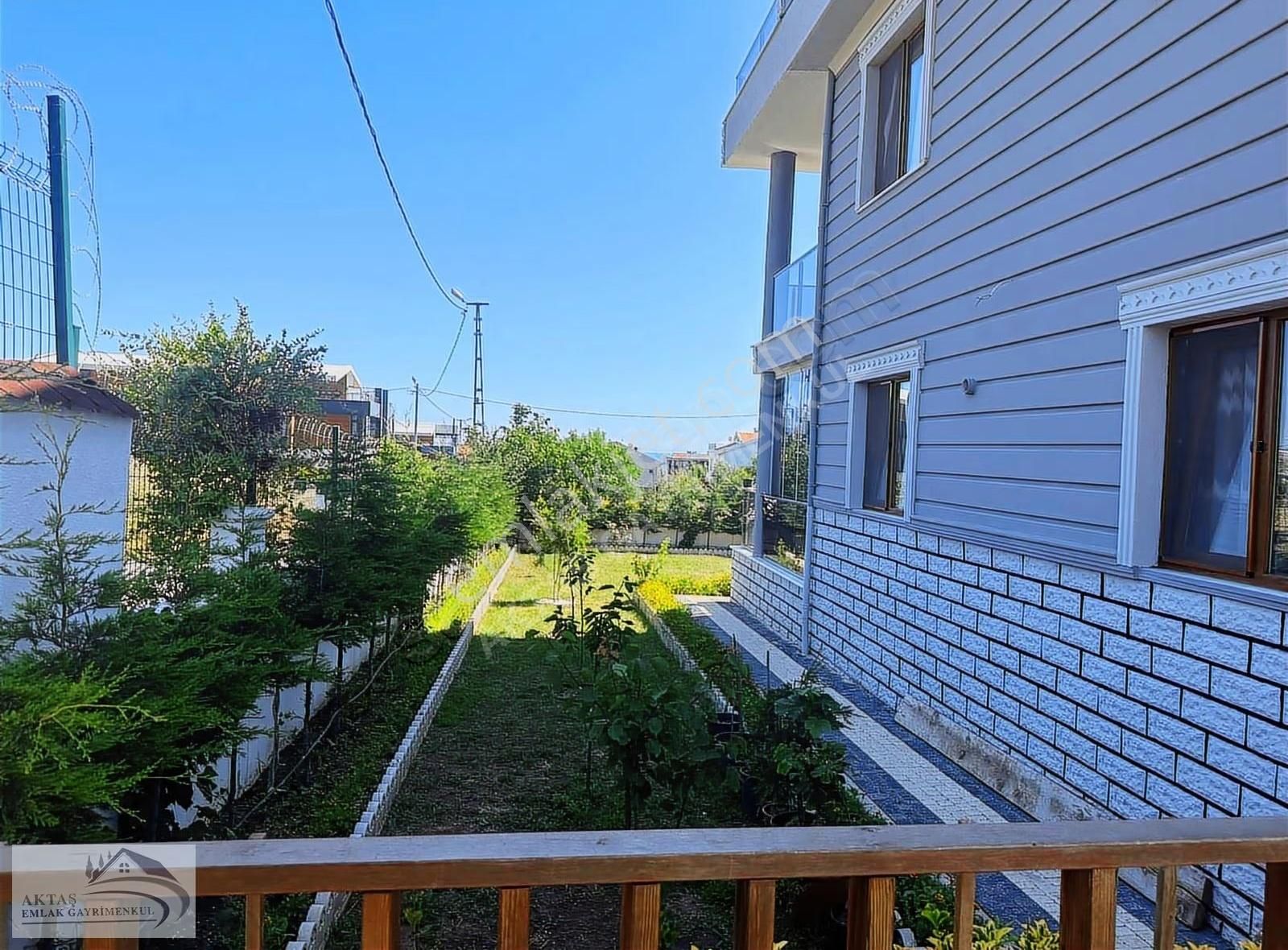 Büyükçekmece Güzelcede 5+2 Satılık Villa - Görsel 17