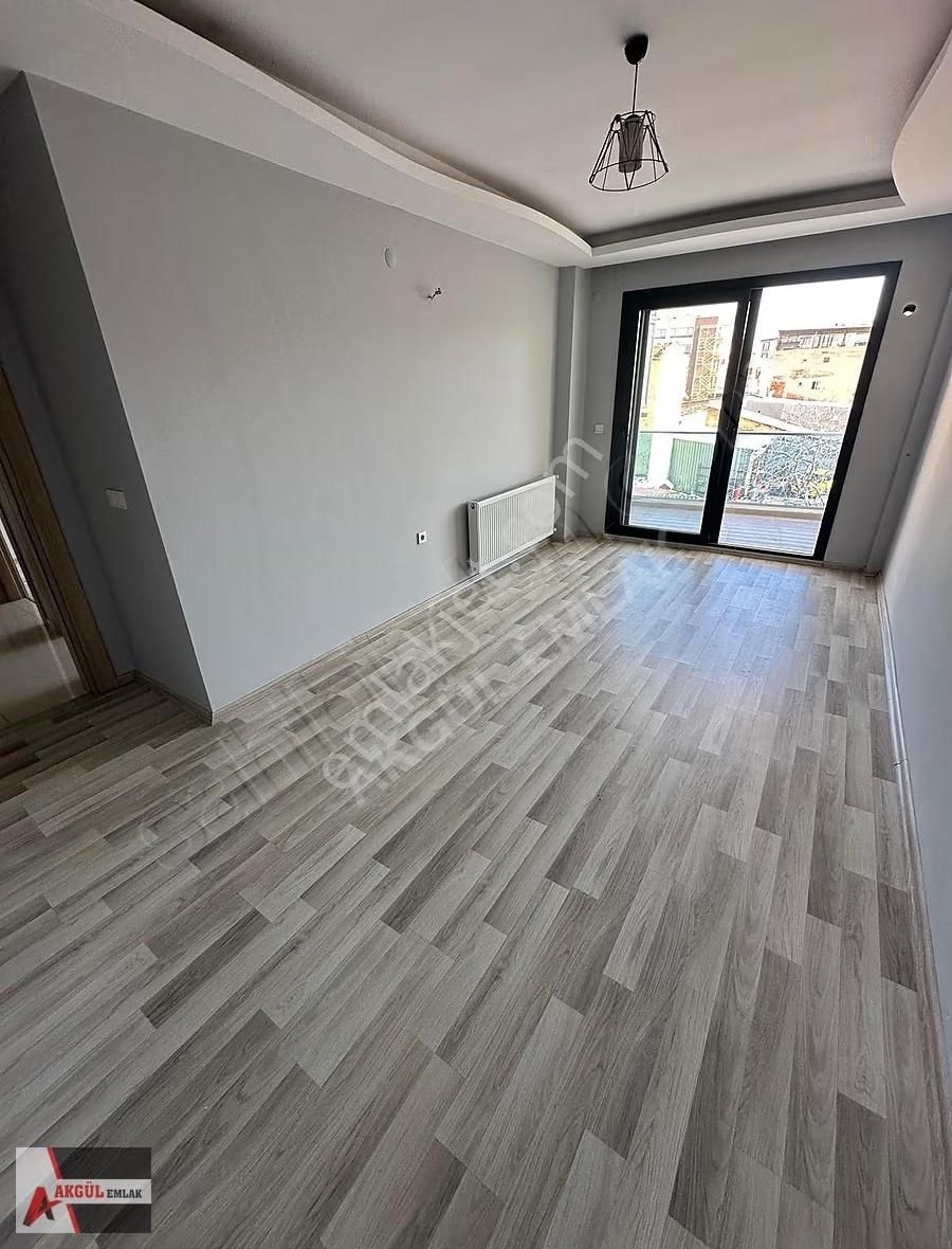 Akgül Emlaktan Cüneytbey Mahallesinde 3+1 Satılık Daire