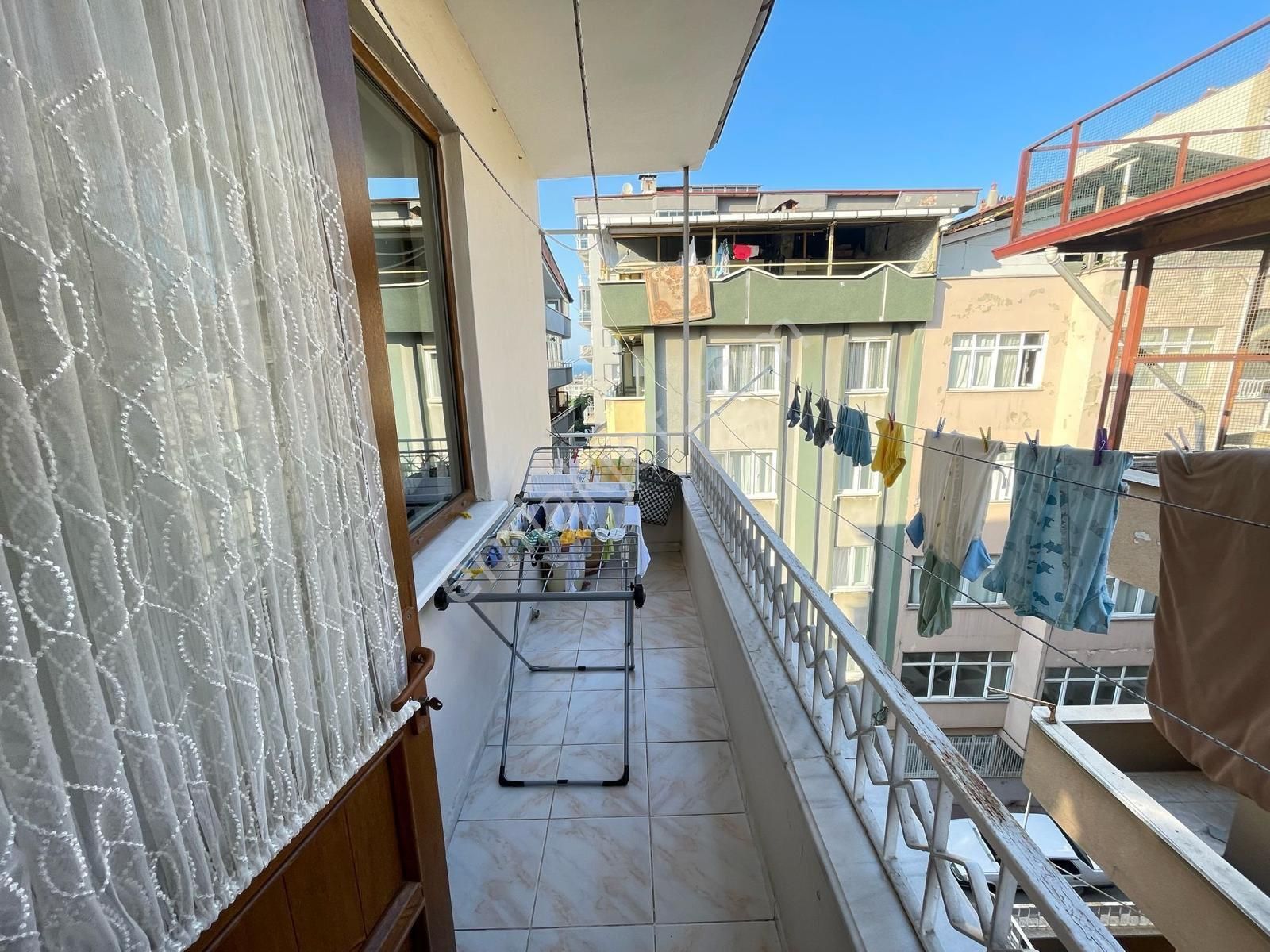 Fevzi Cakmak Mahallesinde İci Full Yapılı Satılık Daire - Görsel 3