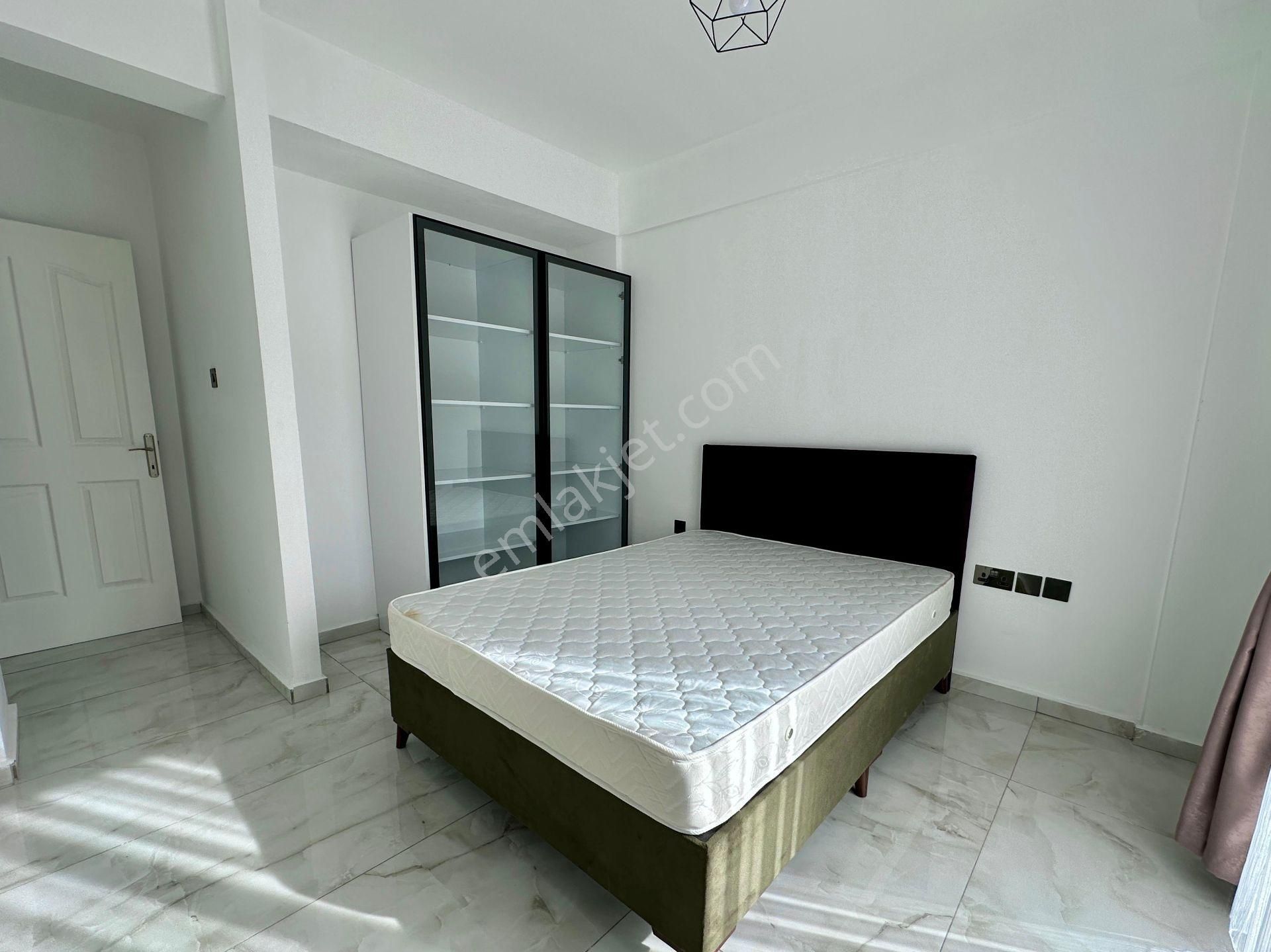 Girne Alsancak'ta Havuzlu Sitede Tamamen Yenilenmiş Kiralık 3+1 Daire !! - Görsel 10