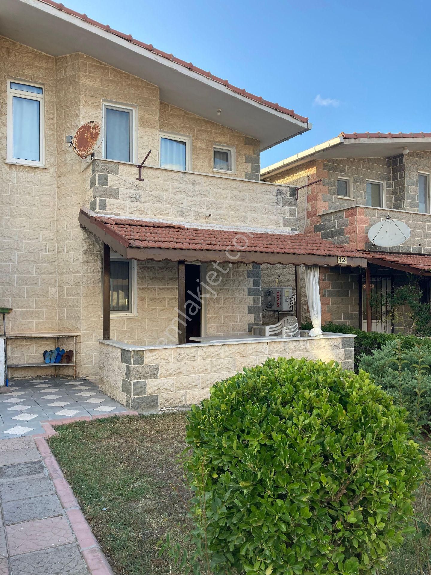 Komisyonsuz, Sahile Sıfır Karasu'nun En Prestijli Sitesi Işık Sitesinde Satılık Dublex Villa