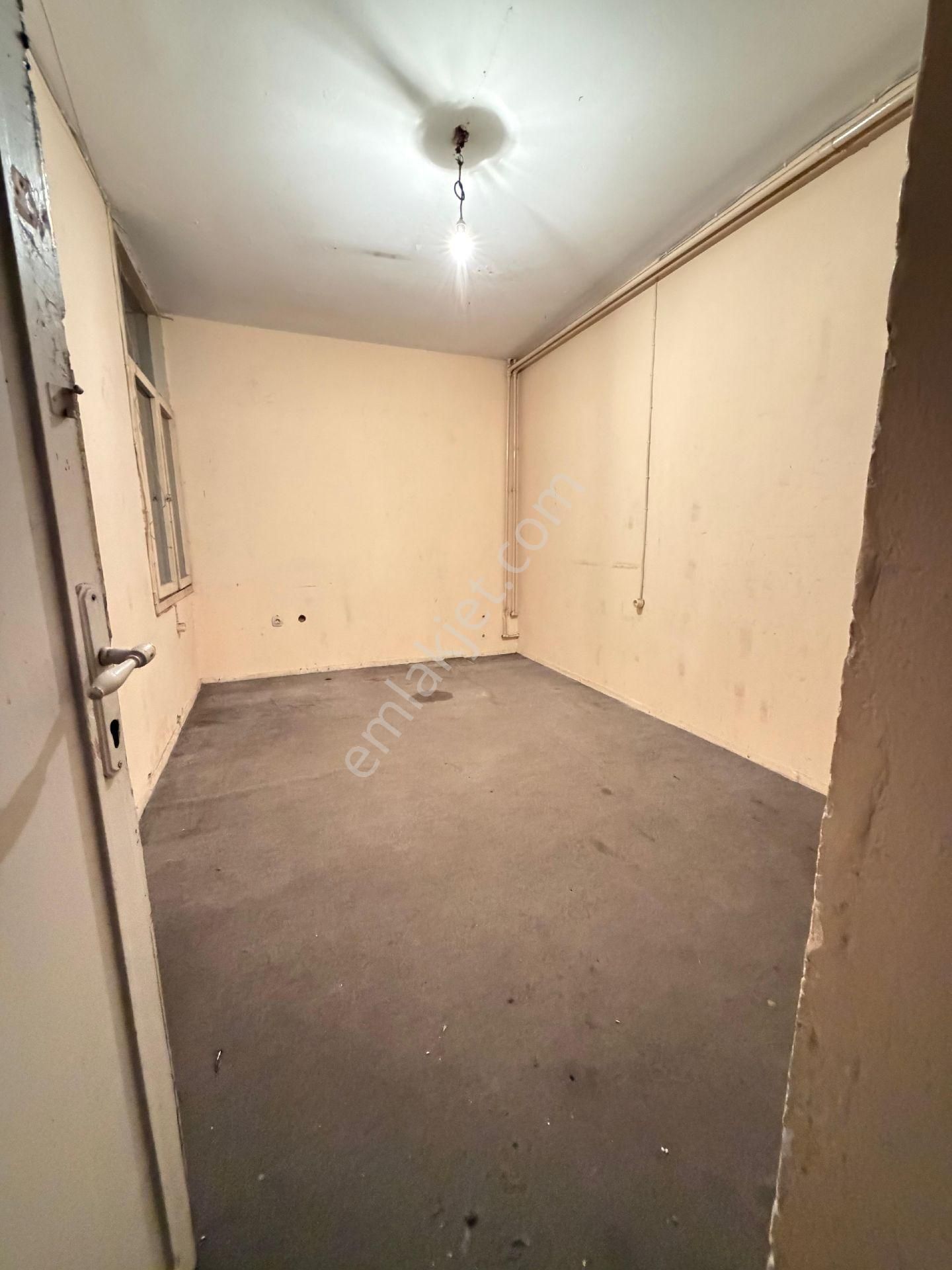 İzmir Konak Kemeraltı Çarşısında Satılık Ofis Büro - Görsel 3