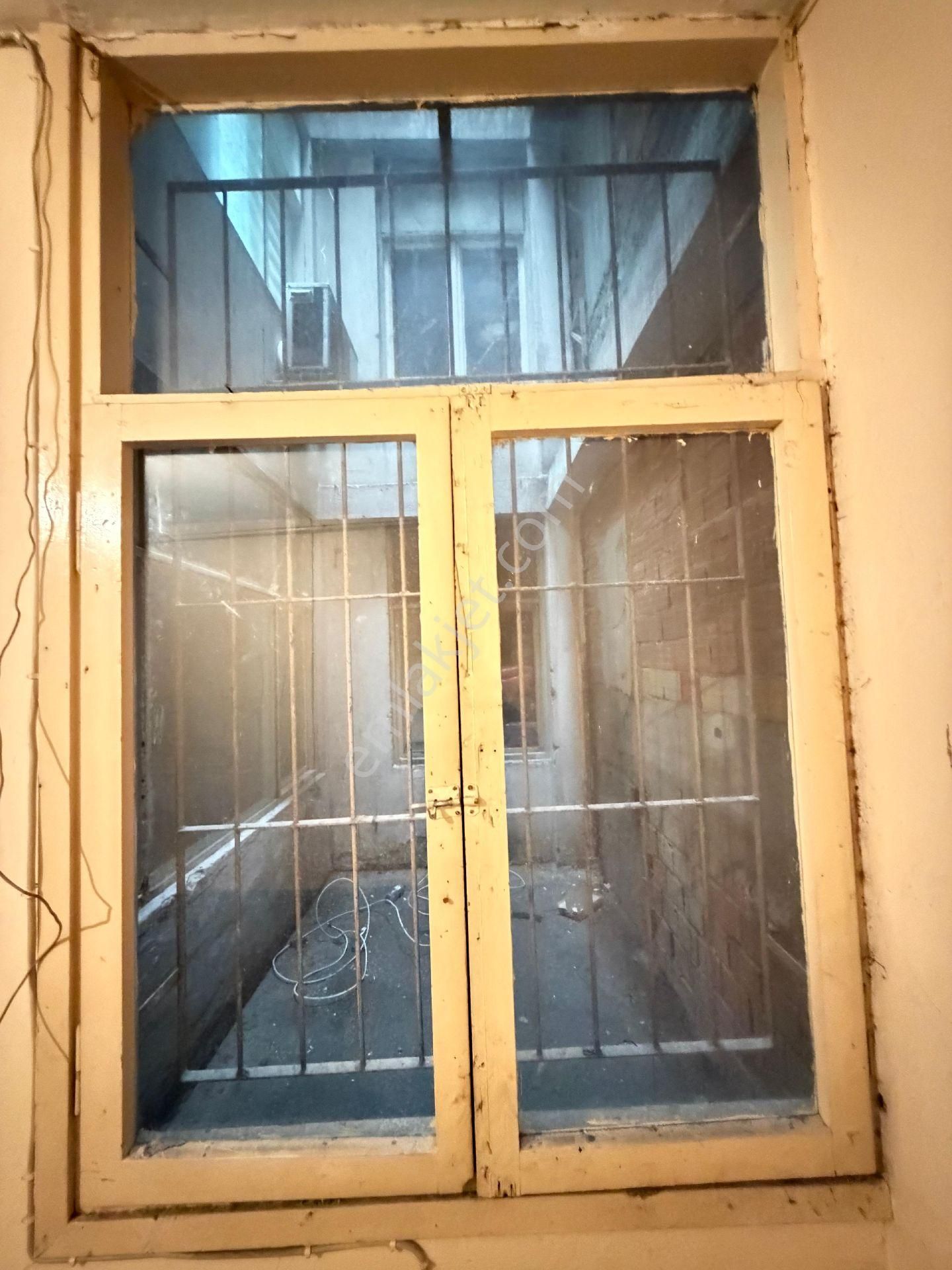 İzmir Konak Kemeraltı Çarşısında Satılık Ofis Büro - Görsel 17