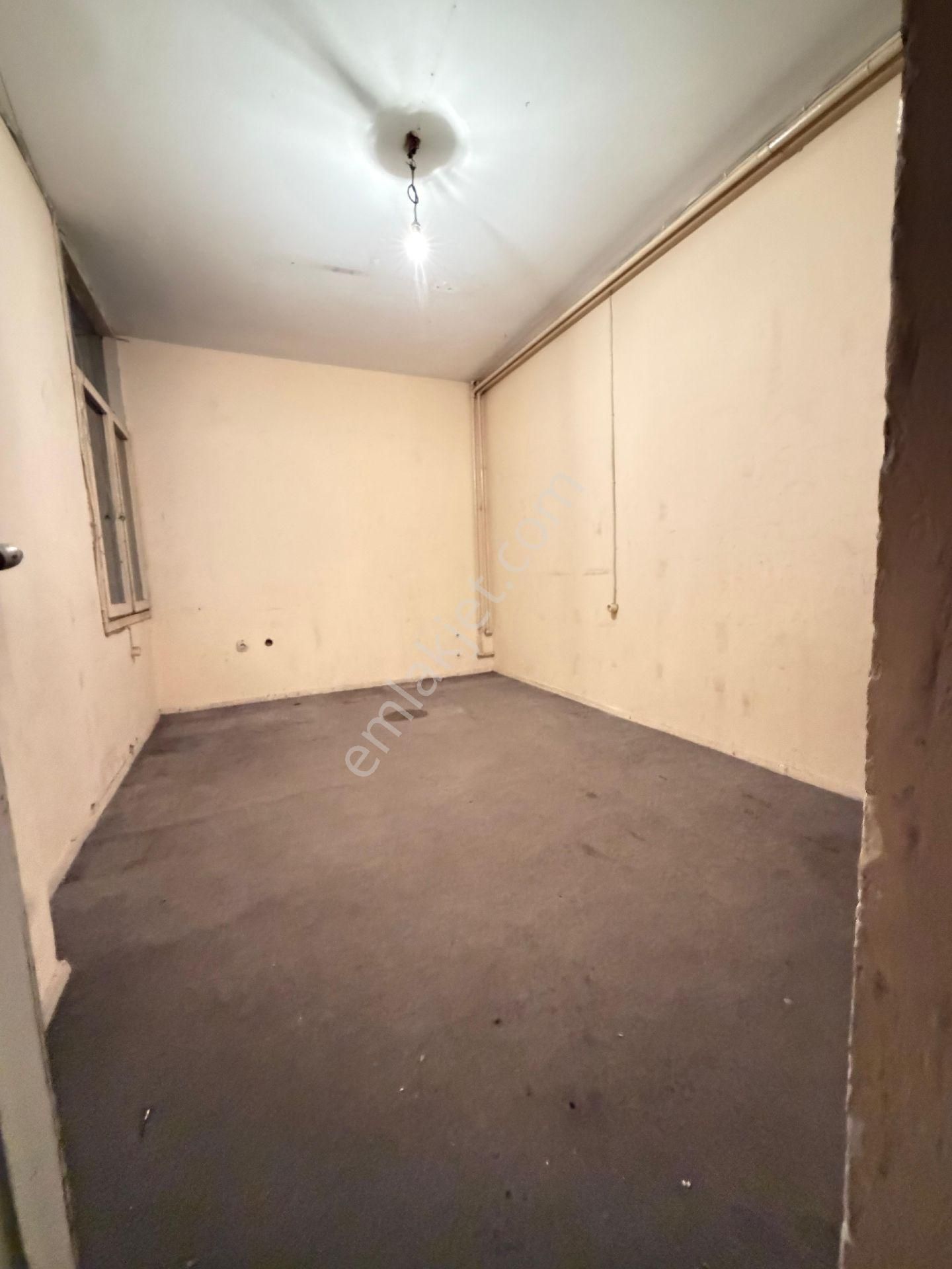 İzmir Konak Kemeraltı Çarşısında Satılık Ofis Büro - Görsel 4