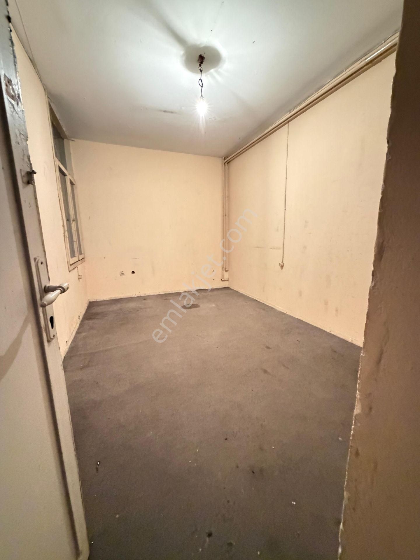 İzmir Konak Kemeraltı Çarşısında Satılık Ofis Büro - Görsel 2